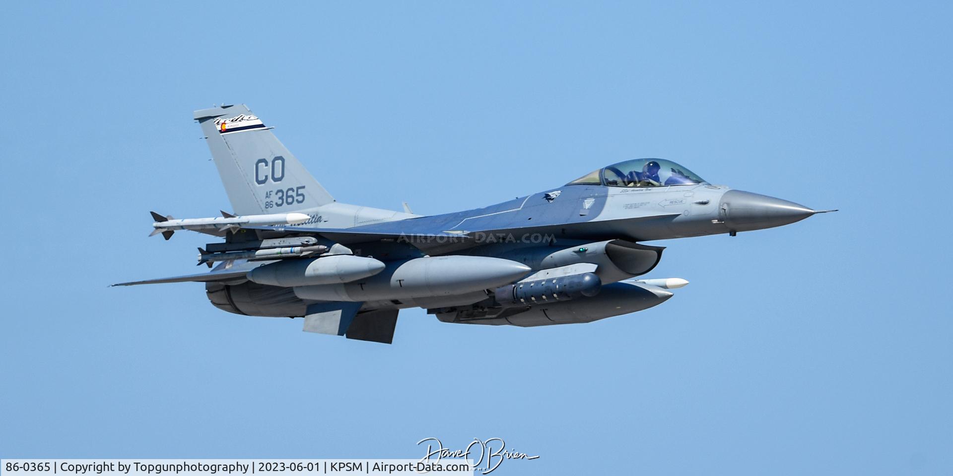 86-0365, 1986 General Dynamics F-16C Fighting Falcon C/N 5C-471, REDEYE12 on a low approach