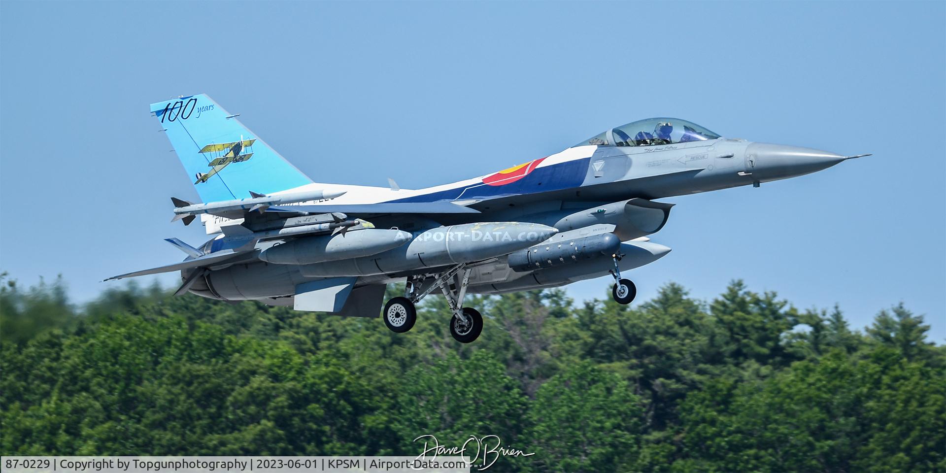 87-0229, 1988 General Dynamics F-16C C/N 5C-490, REDEYE14 coming in to land
