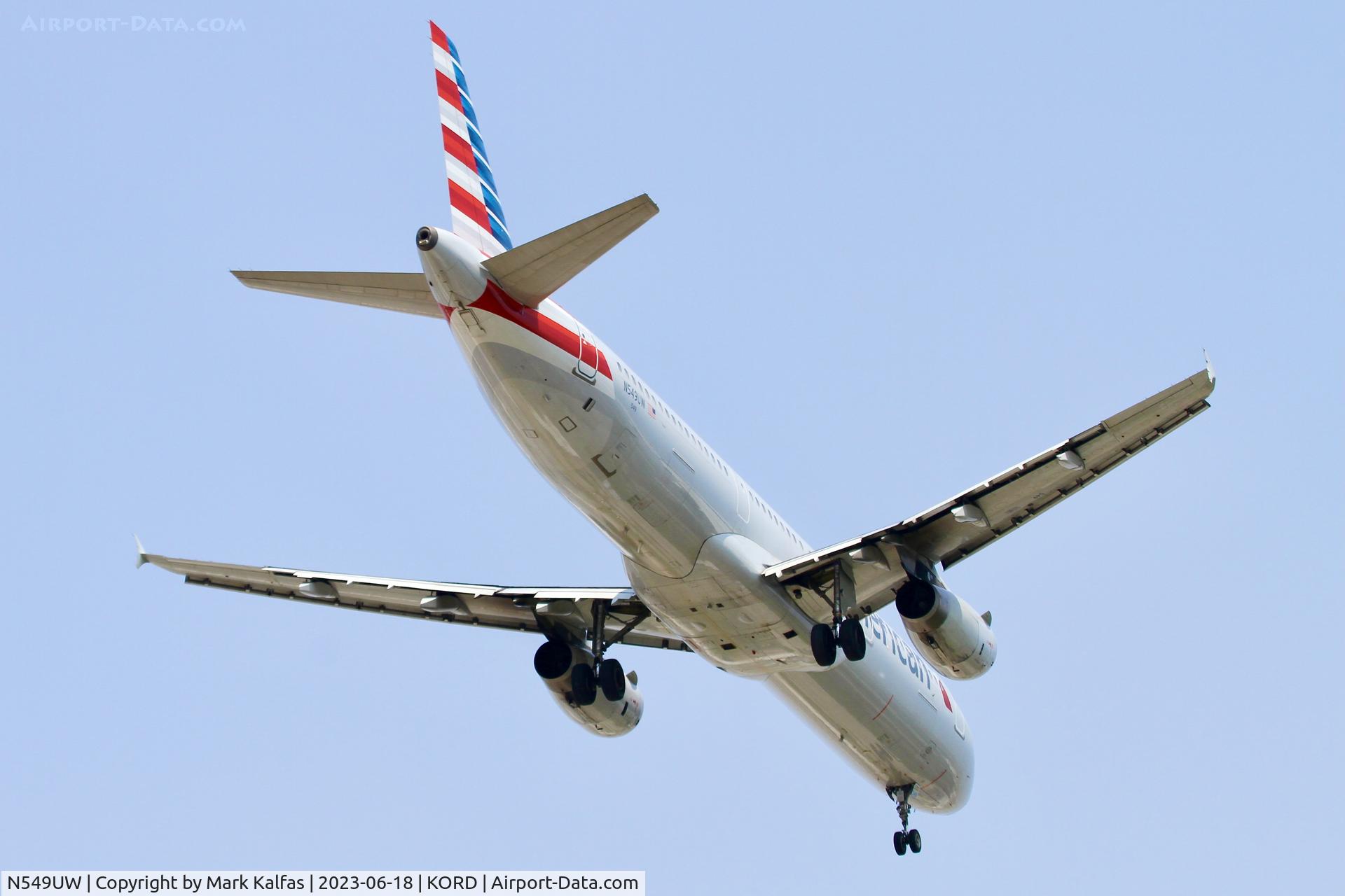 N549UW, 2011 Airbus A321-231 C/N 4932, American Airlines A321 N549UW, operating as  AA2196 from PHX to ORD, on approach to 10L KORD