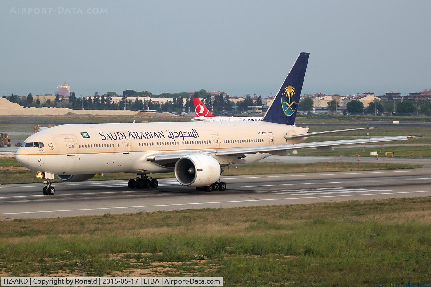 HZ-AKD, 1997 Boeing 777-268/ER C/N 28347, at ist