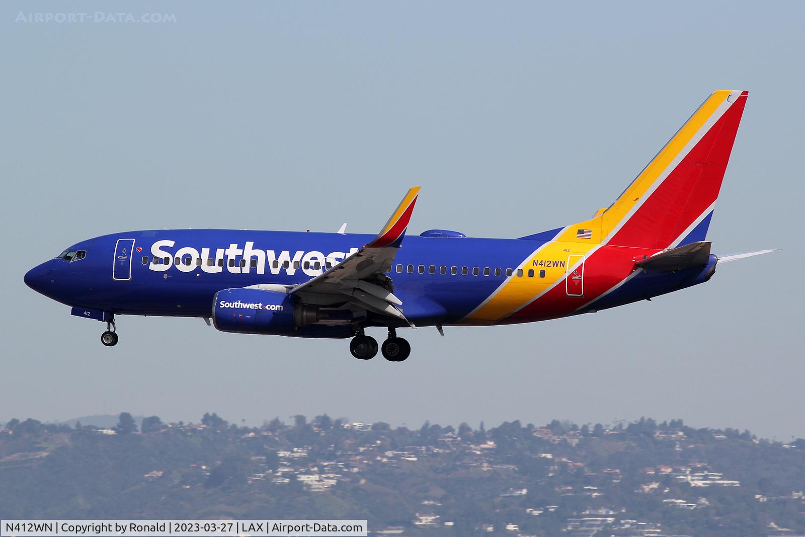 N412WN, 2001 Boeing 737-7H4 C/N 29818, at lax