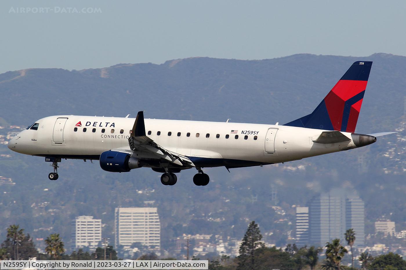 N259SY, 2017 Embraer 175LR (ERJ-170-200LR) C/N 17000656, at lax