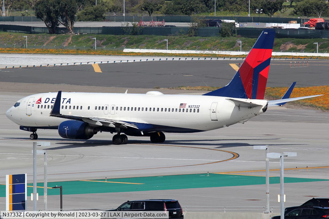 N3733Z, 2000 Boeing 737-832 C/N 30539, at lax