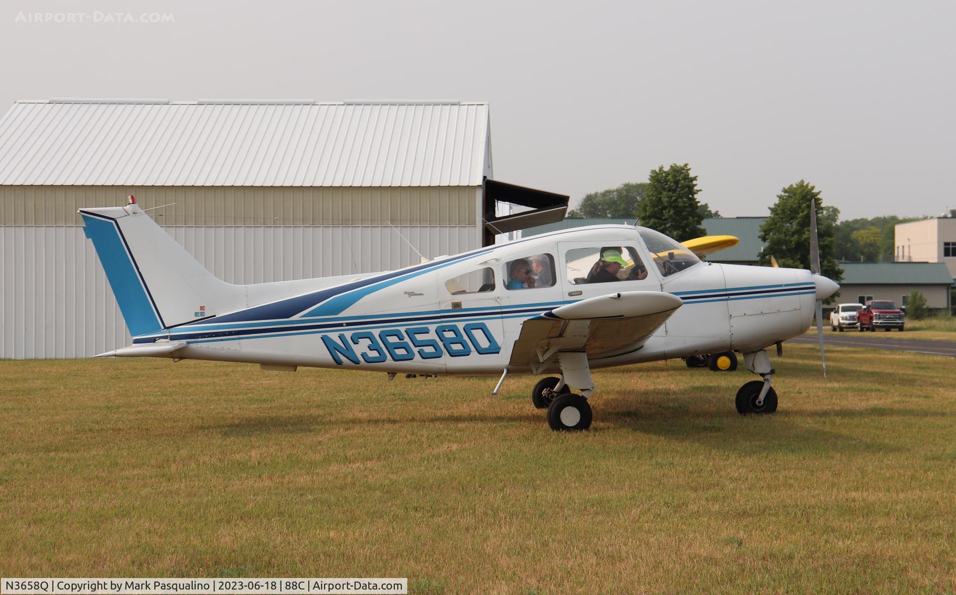 N3658Q, 1967 Beech A23A C/N M-1042, Beech A23A