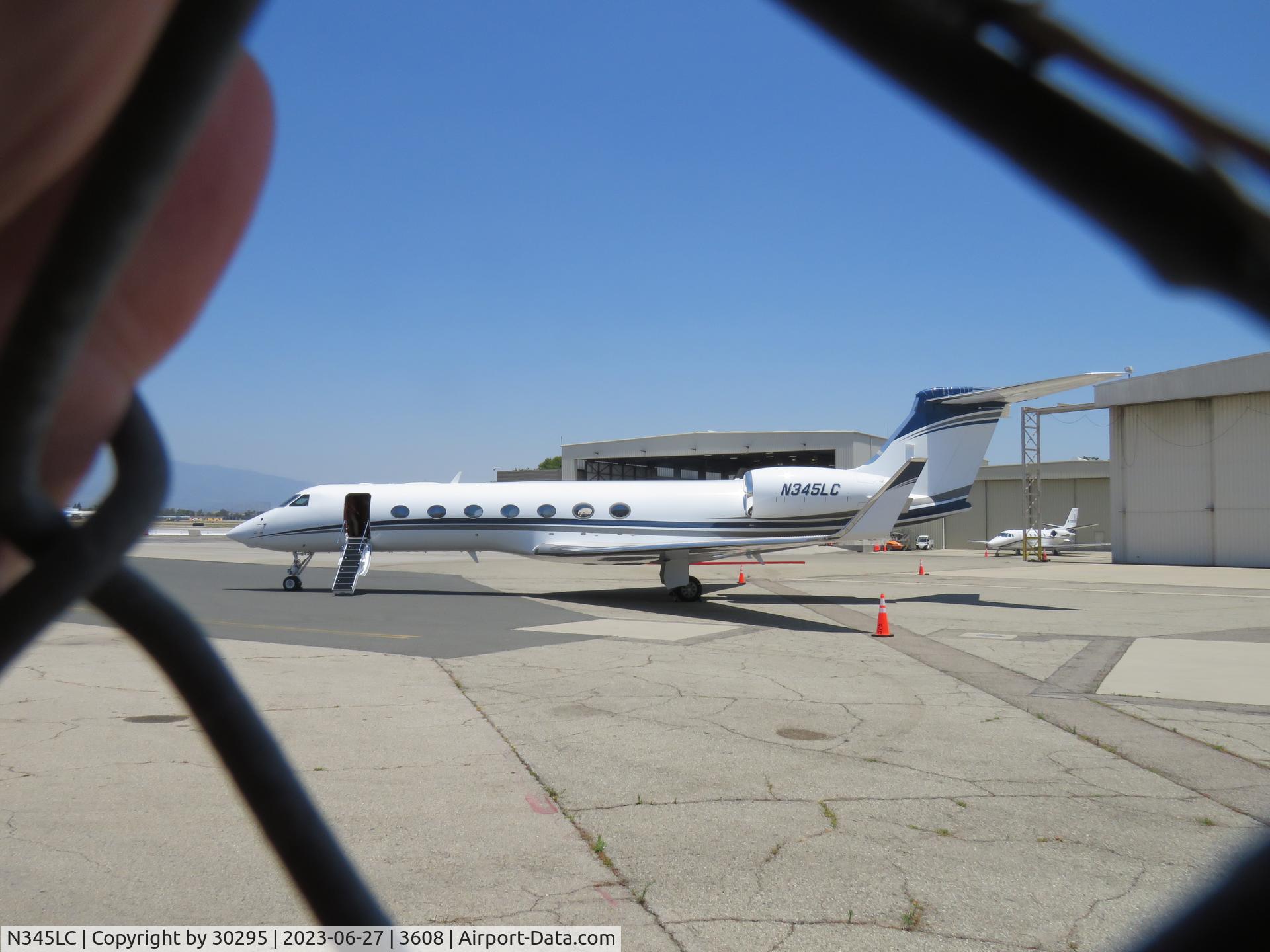 N345LC, 2007 Gulfstream Aerospace GV-SP (G550) C/N 5145, Loading