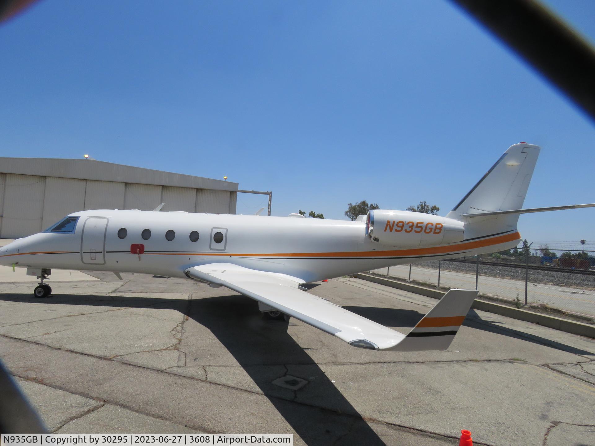 N935GB, 2010 IAI LTD Gulfstream G150 C/N 293, Parked