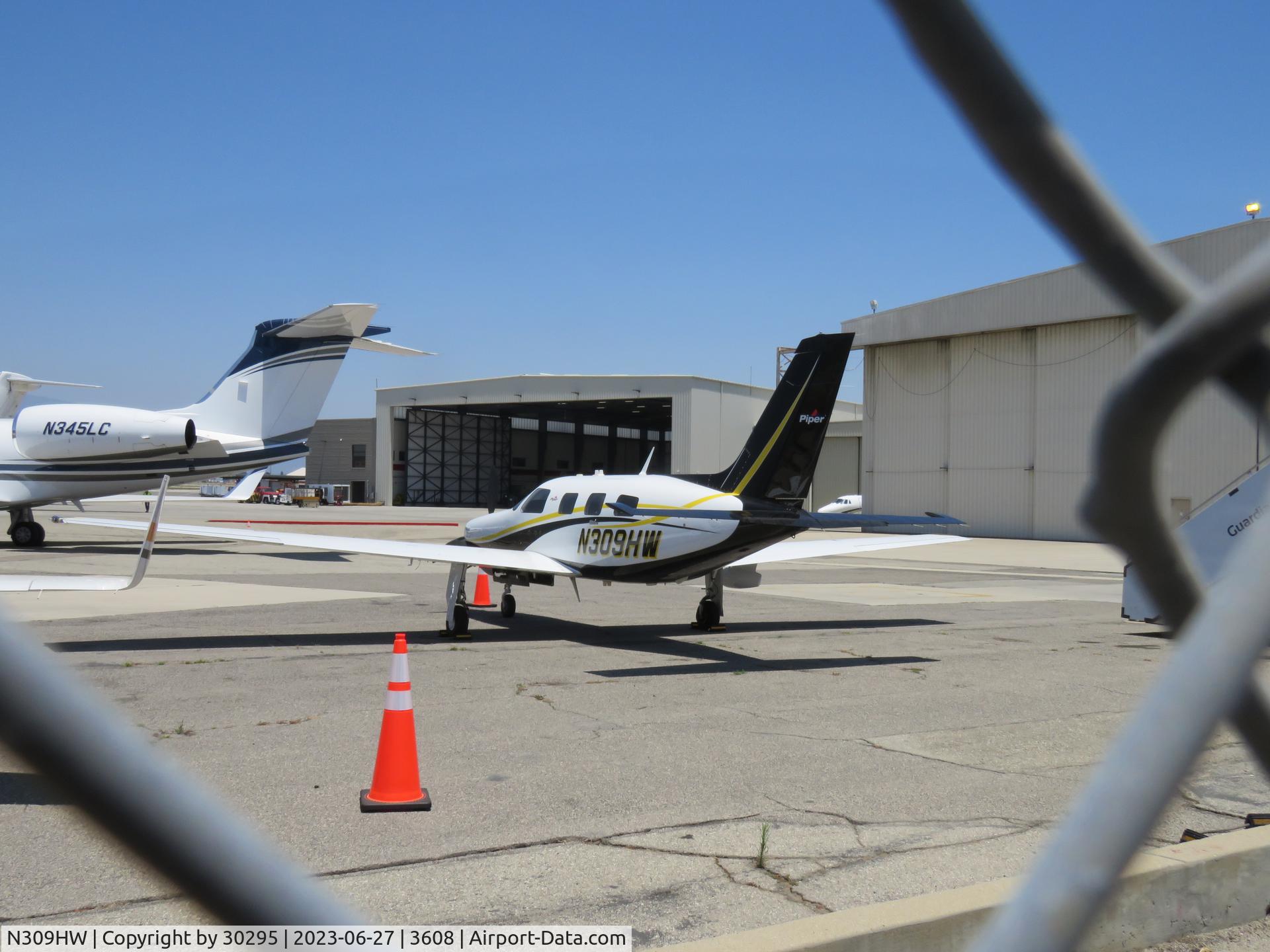 N309HW, 2013 Piper PA-46-350P Malibu Mirage C/N 4636612, Parked
