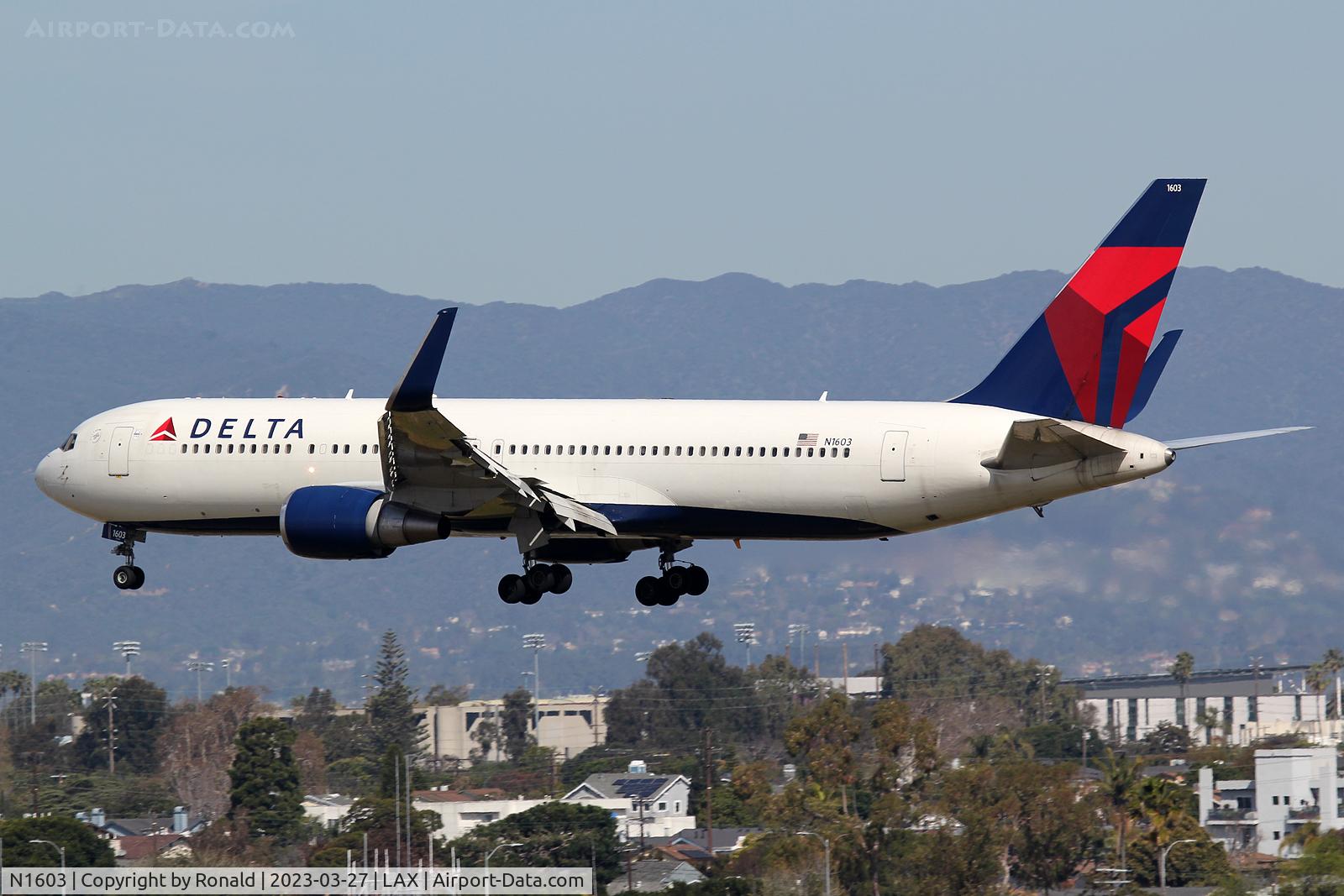 N1603, 1999 Boeing 767-332 C/N 29695, at lax