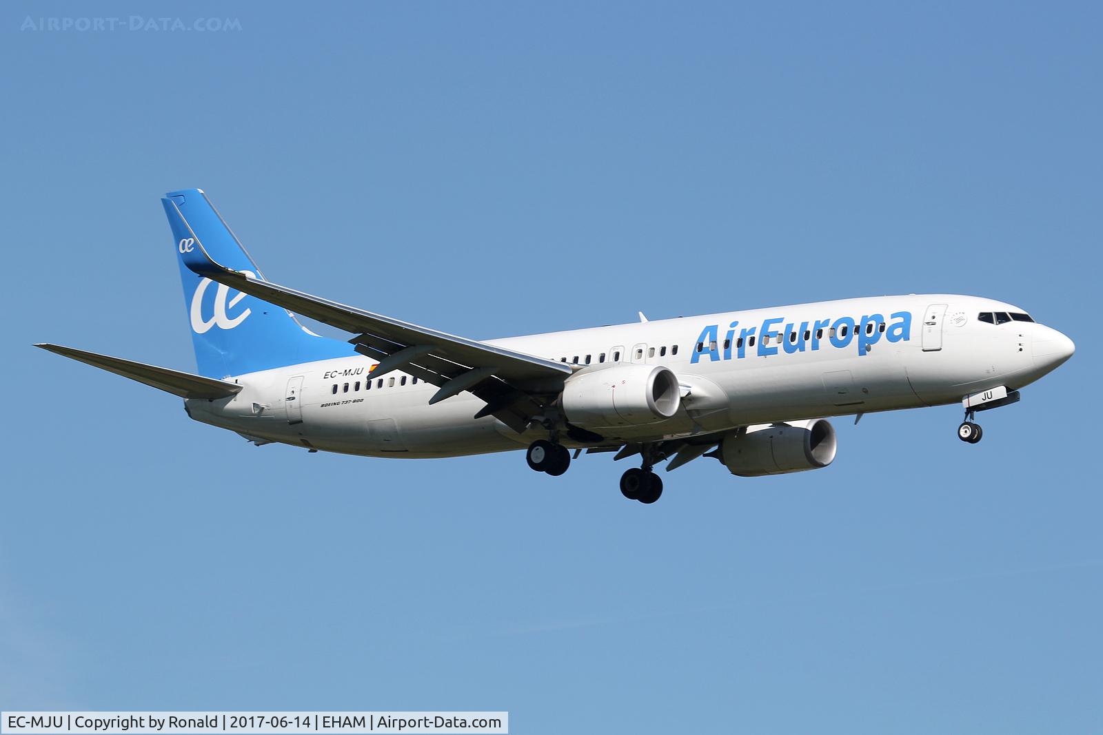 EC-MJU, 2016 Boeing 737-85P C/N 60584, at spl