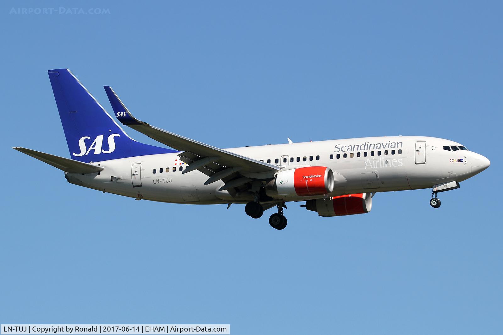 LN-TUJ, 2001 Boeing 737-705 C/N 29095, at spl