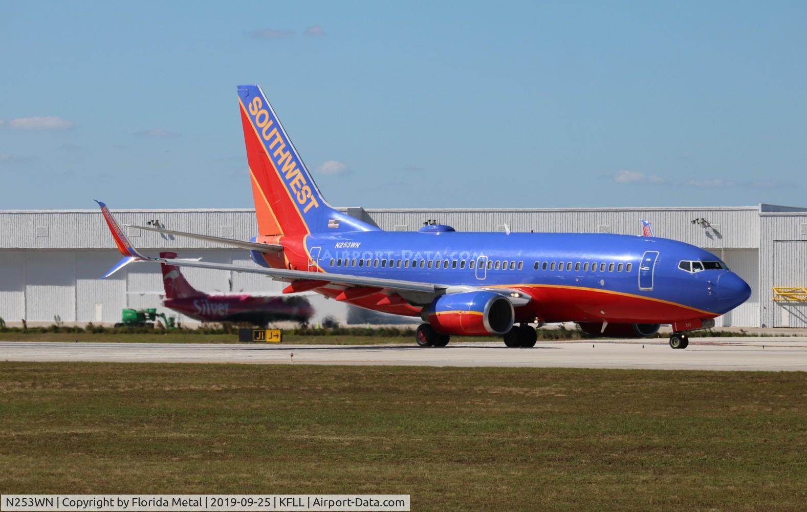 N253WN, 2006 Boeing 737-7H4 C/N 32511, SWA 737 canyon blue zx FLL 10R