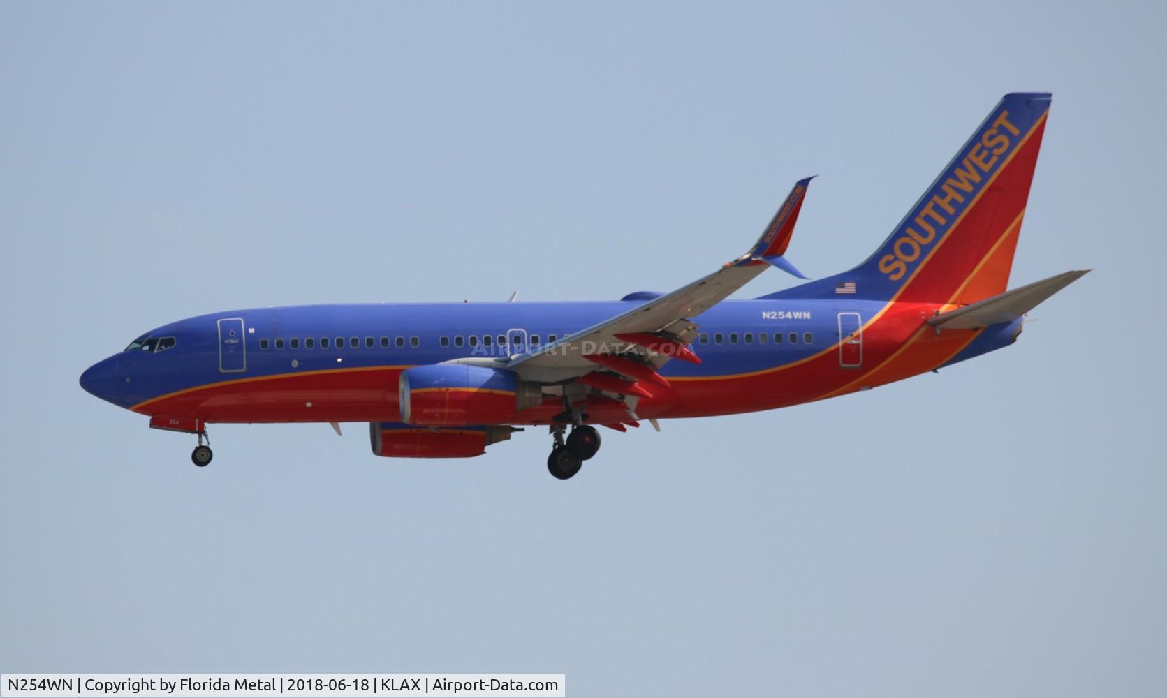 N254WN, 2006 Boeing 737-7H4 C/N 32512, SWA 737 canyon blue zx