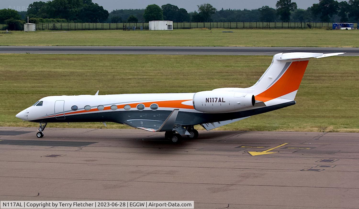 N117AL, 2008 Gulfstream Aerospace GV-SP (G550) C/N 5193, At Luton Airport