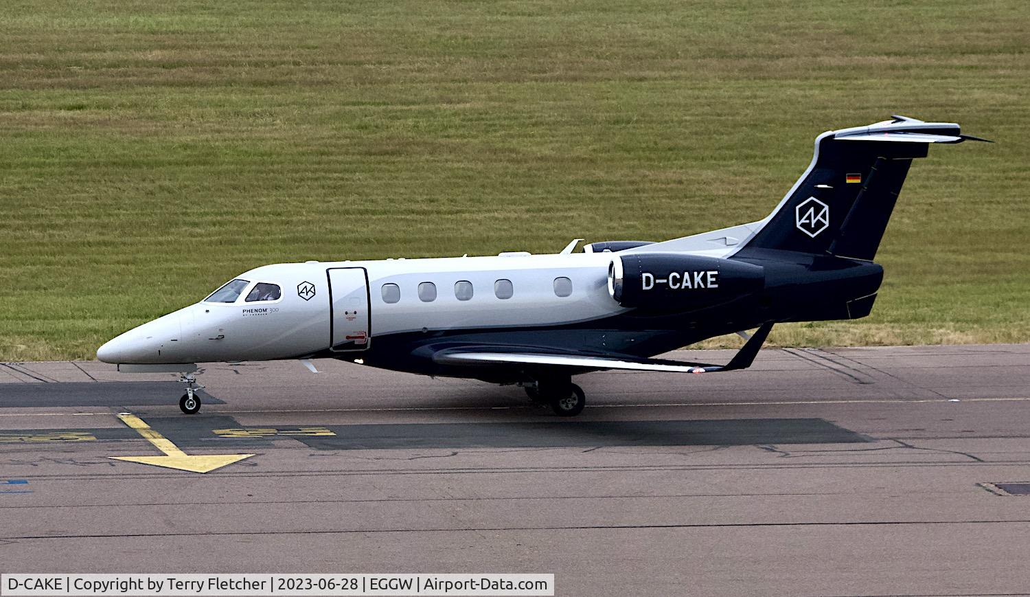D-CAKE, 2017 Embraer EMB-505 Phenom 300 C/N 50500404, At Luton Airport