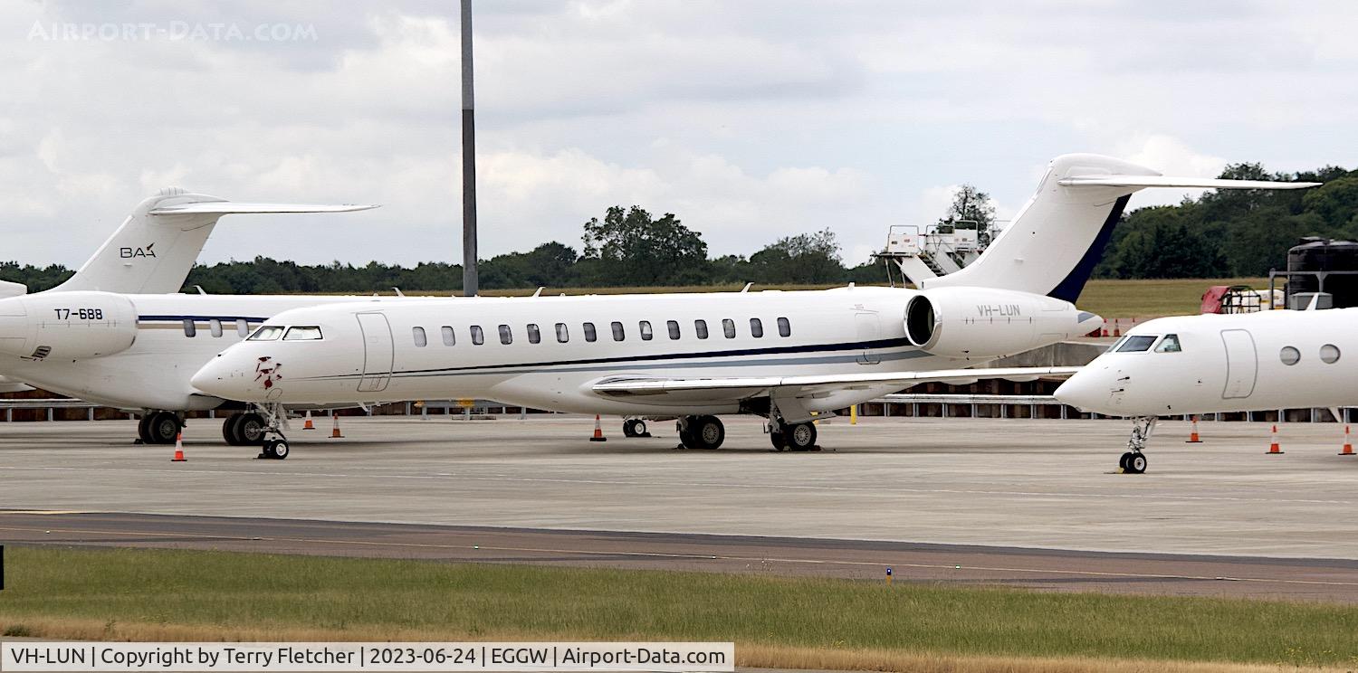 VH-LUN, 2021 Bombardier BD-700-2A12 Global 7500 C/N 70093, At Luton Airport