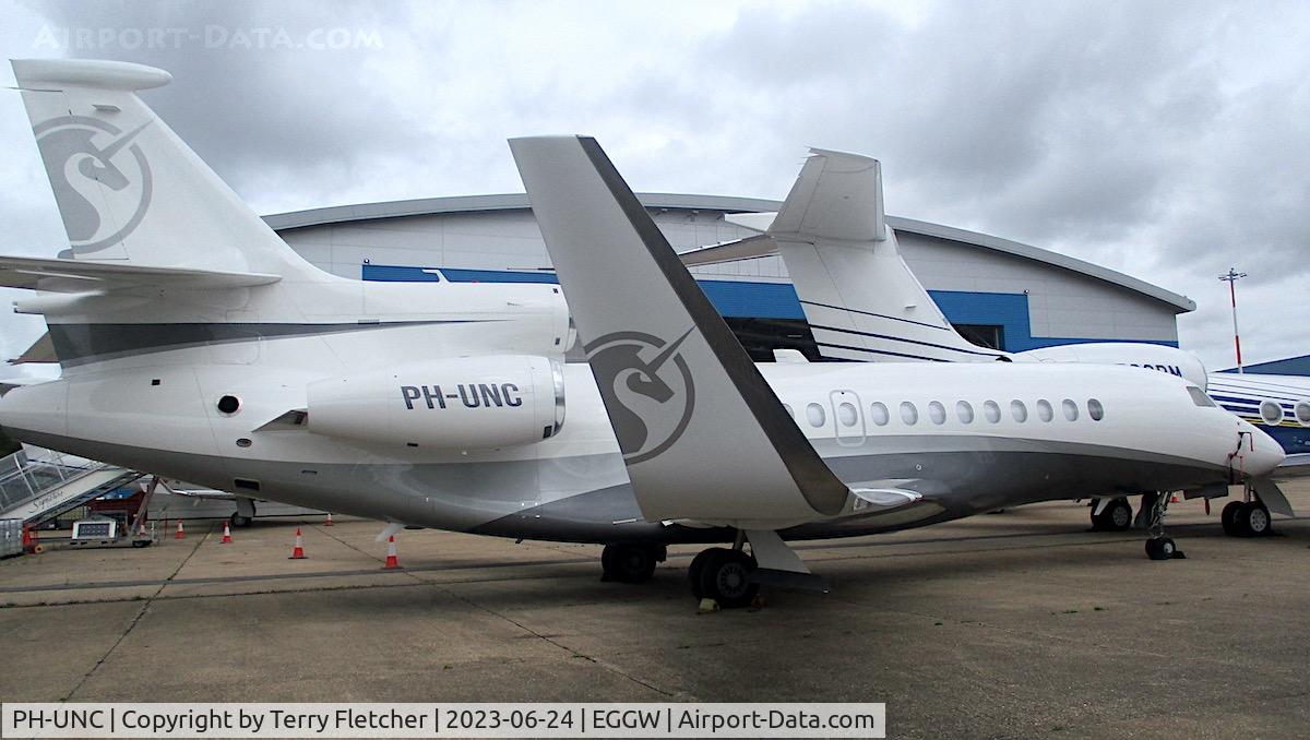 PH-UNC, 2011 Dassault Falcon 7X C/N 135, At Luton Airport