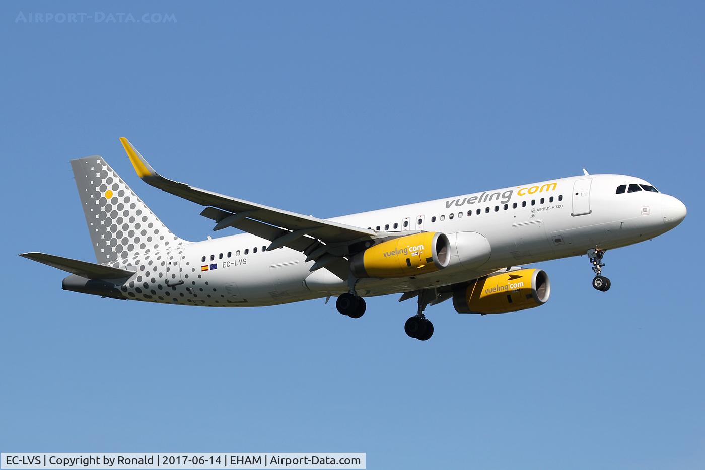 EC-LVS, 2013 Airbus A320-232 C/N 5599, at spl