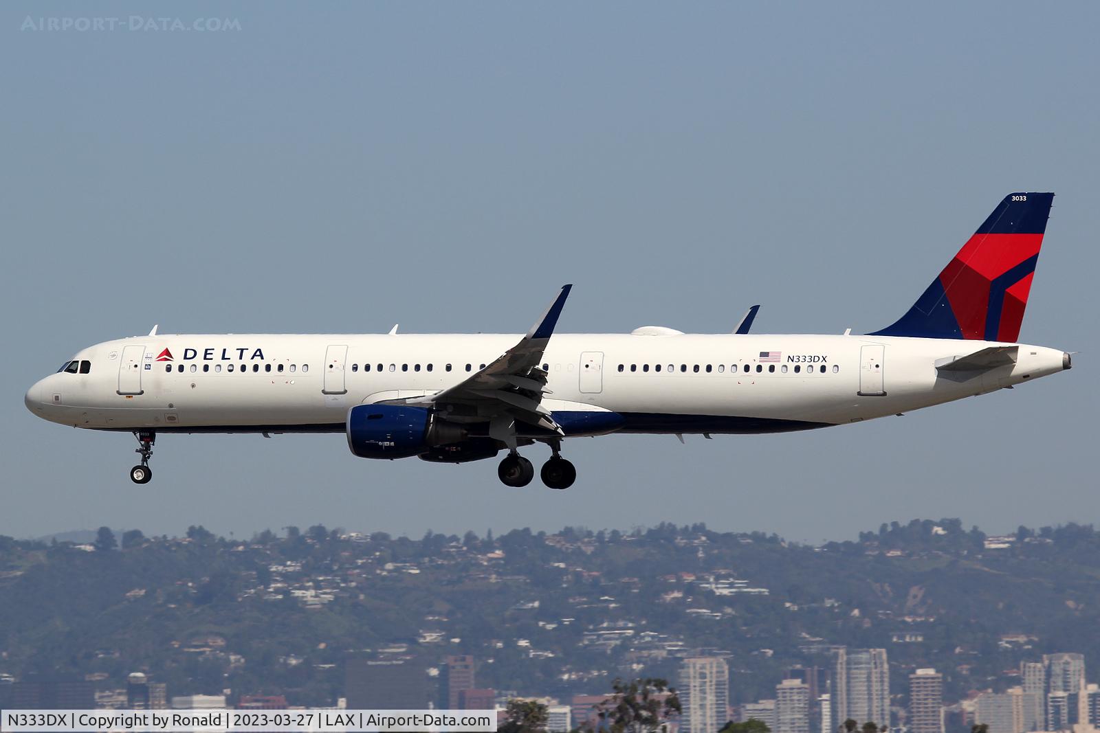 N333DX, Airbus A321-211 C/N 8026, at lax