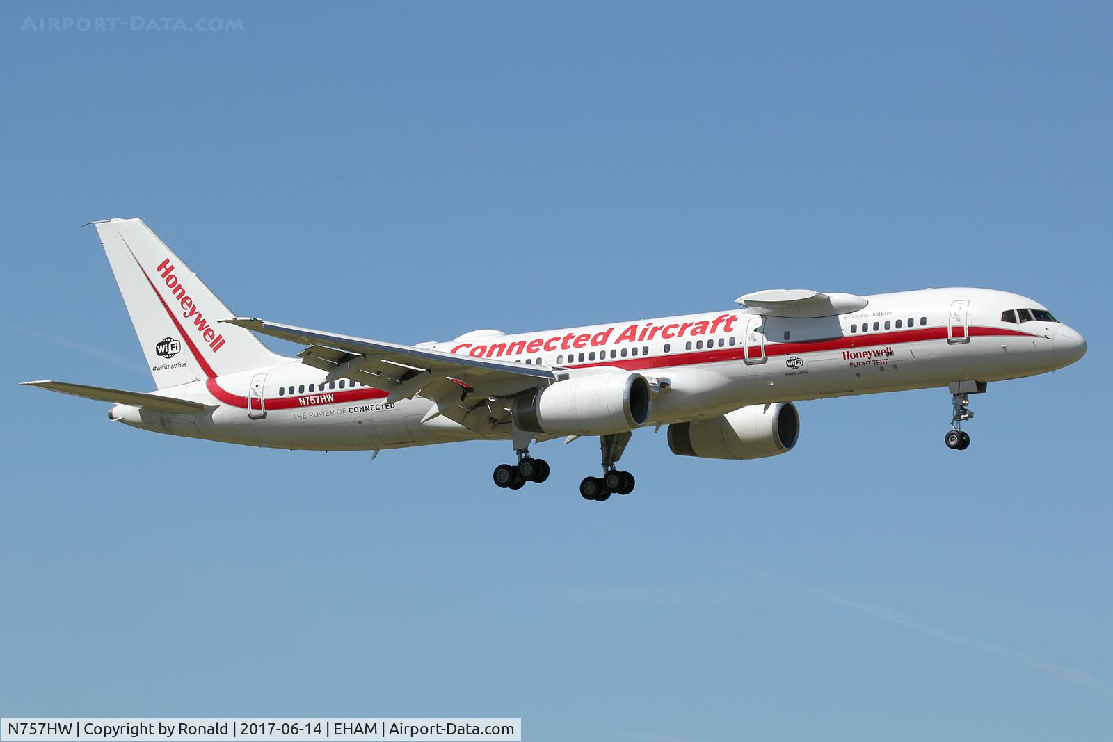 N757HW, 1982 Boeing 757-225 C/N 22194, at spl