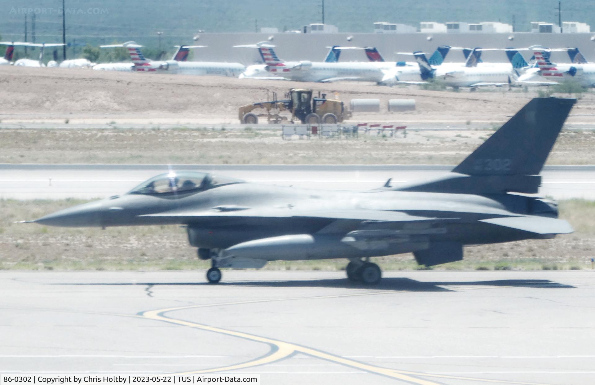 86-0302, 1986 General Dynamics F-16C Fighting Falcon C/N 5C-408, Landing at Tucson International Airport, Arizona