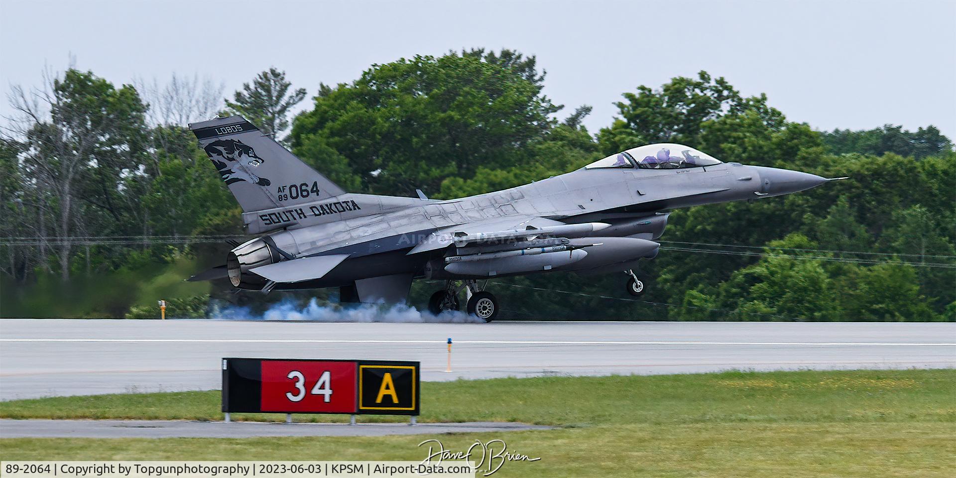 89-2064, 1989 General Dynamics F-16CM Fighting Falcon C/N 1C-217, LOBO13 touches down in NH