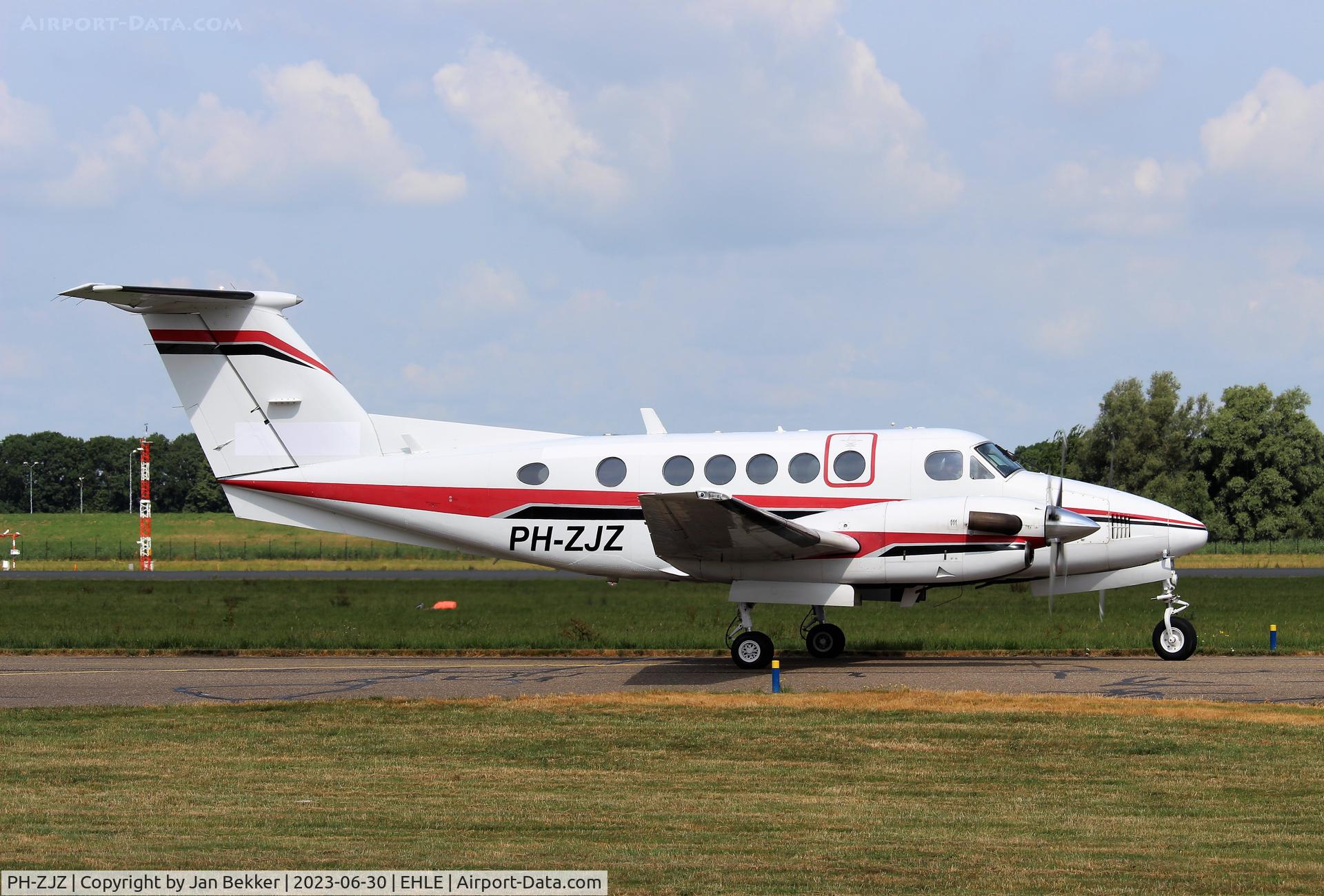 PH-ZJZ, 1983 Beech B200 King Air C/N BB-1181, Lelystad Airport