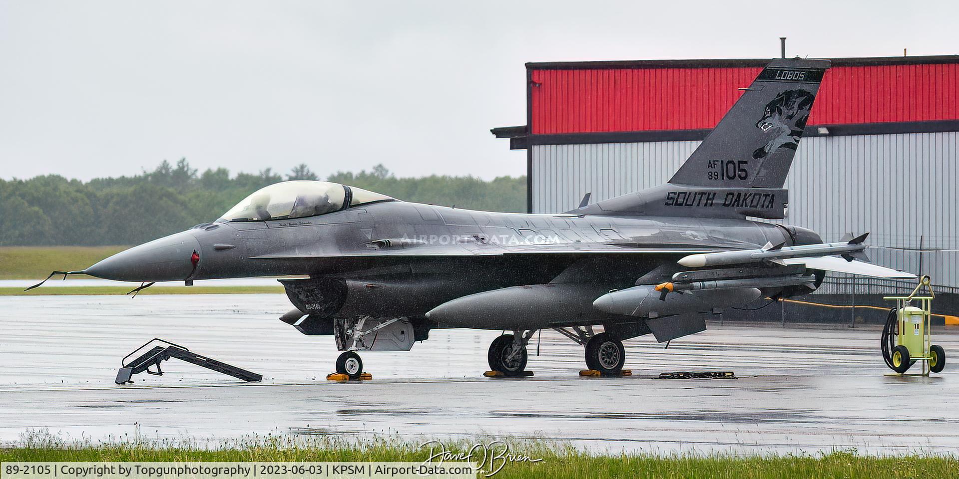 89-2105, 1990 General Dynamics F-16C Fighting Falcon C/N 1C-258, LOBO51 getting a wash