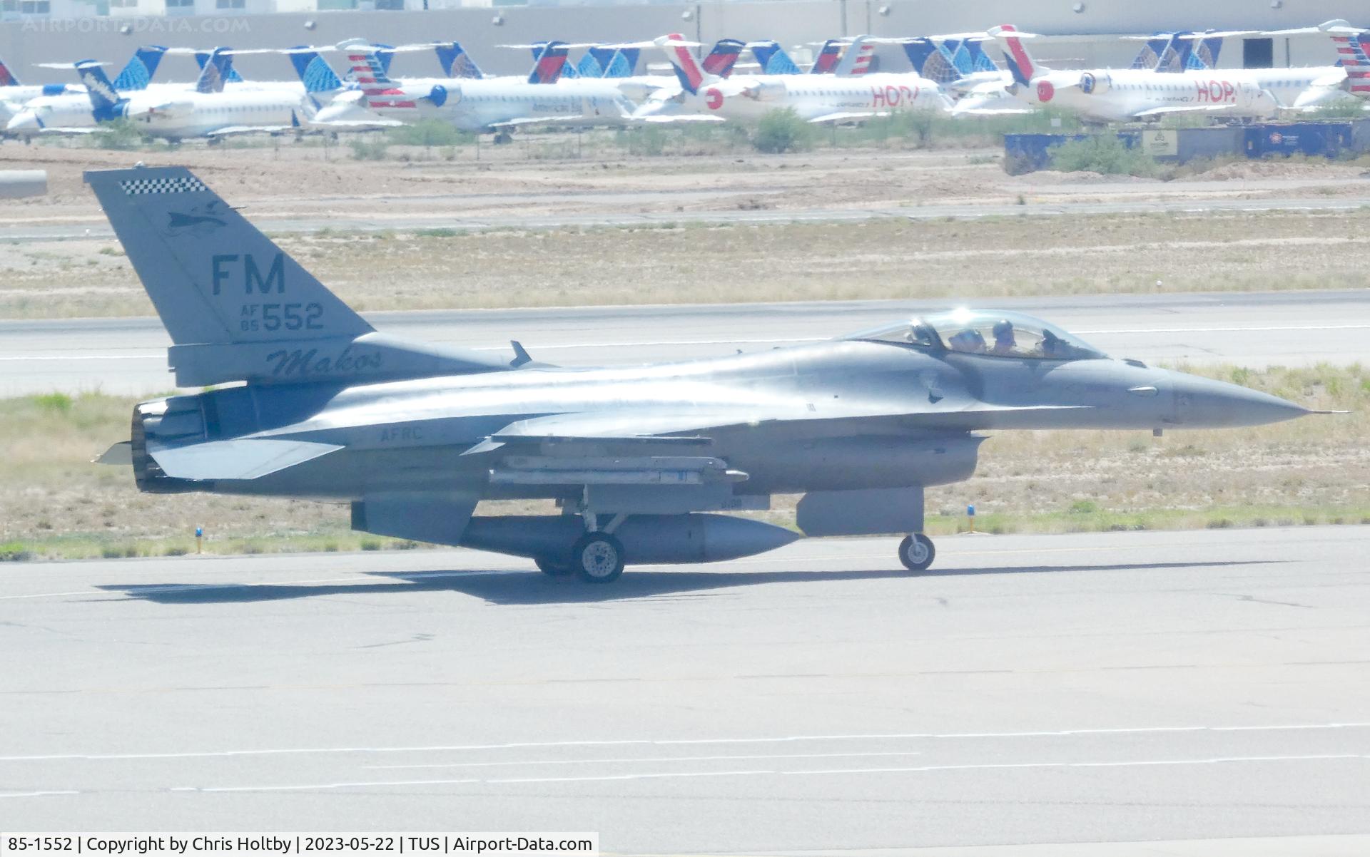 85-1552, 1985 General Dynamics F-16C Fighting Falcon C/N 5C-294, Landing at Tucson Int. Airport Arizona