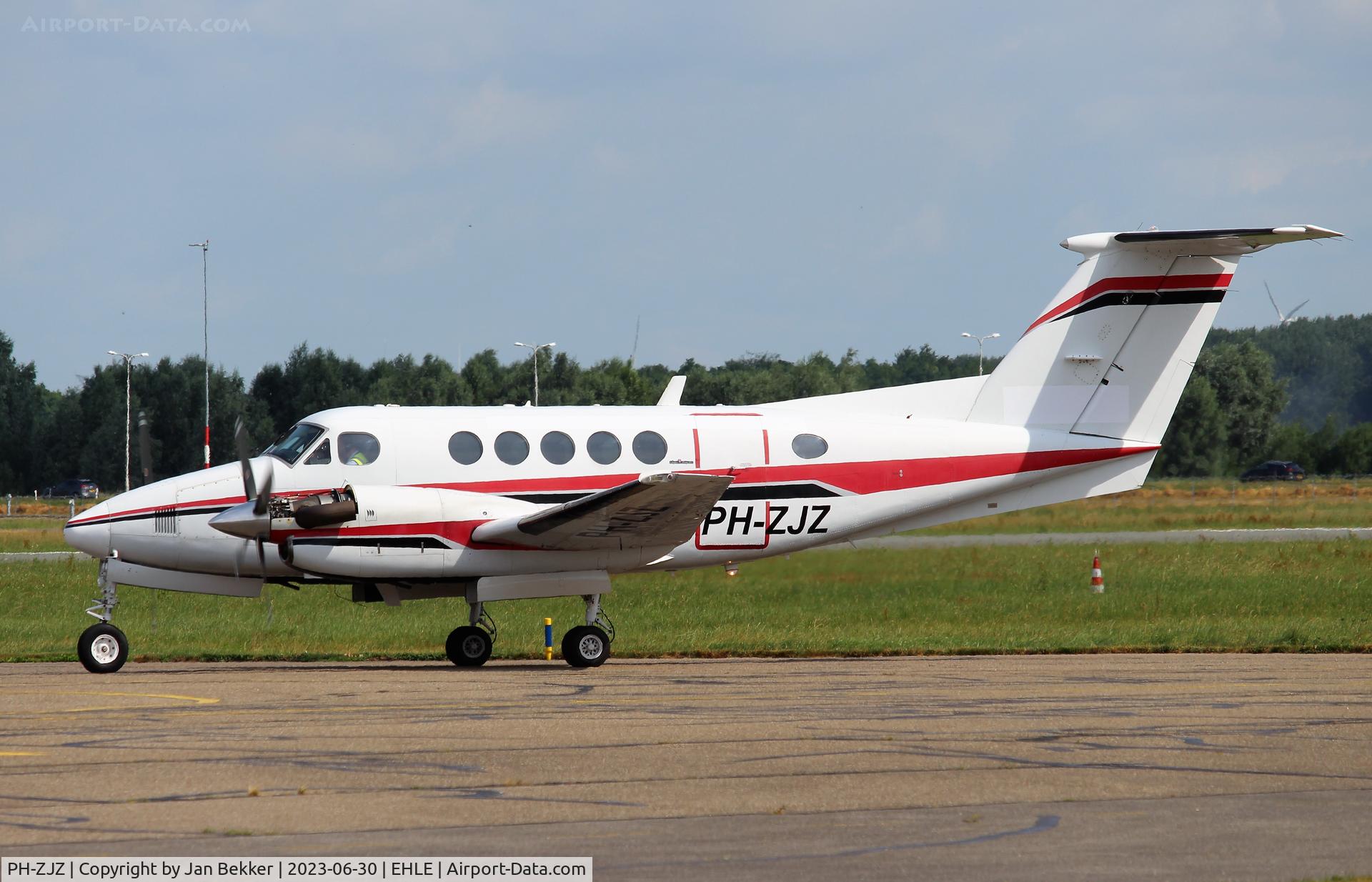 PH-ZJZ, 1983 Beech B200 King Air C/N BB-1181, Engine test