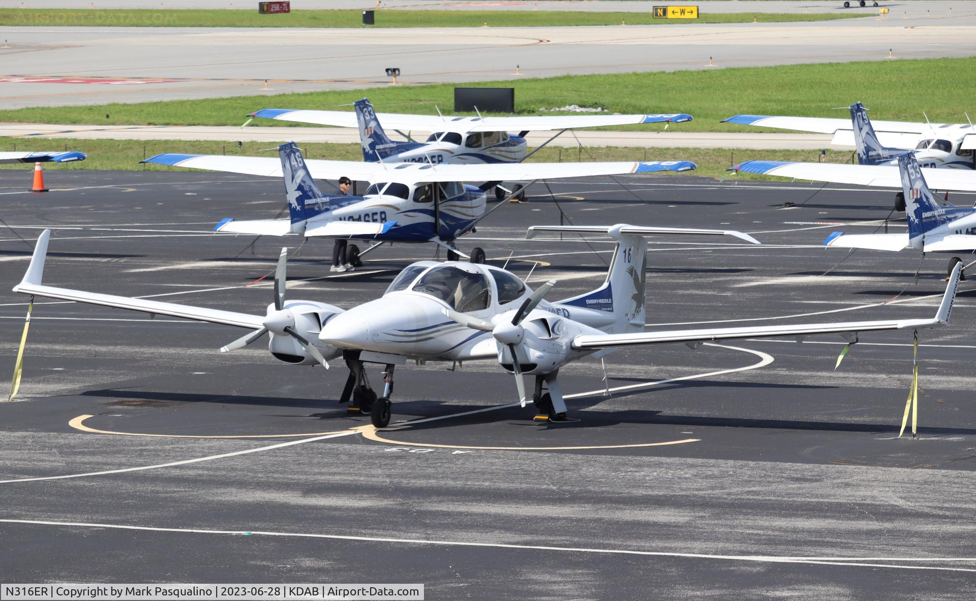N316ER, 2022 Diamond DA-42 NG Twin Star C/N 42.N224, Diamond DA-42 NG