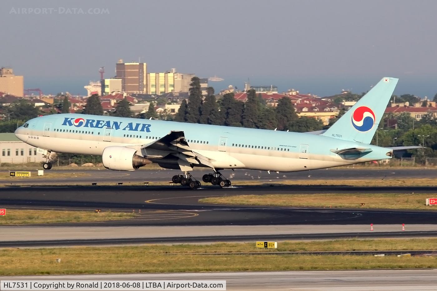 HL7531, 1997 Boeing 777-2B5/ER C/N 27946, at ist
