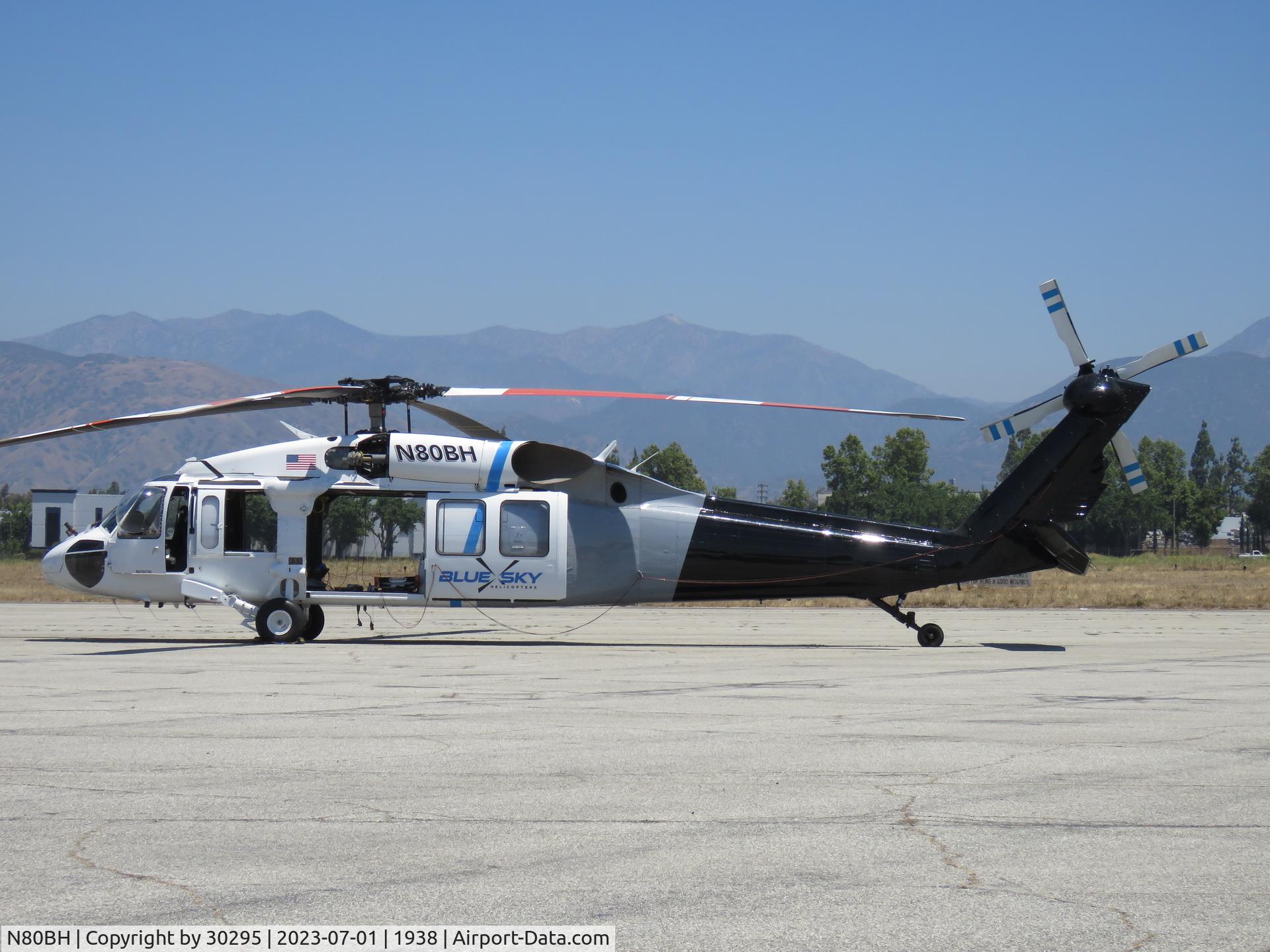 N80BH, 1987 Sikorsky EH-60A Black Hawk C/N 70-1196 (87-24660), Setting out in the sun