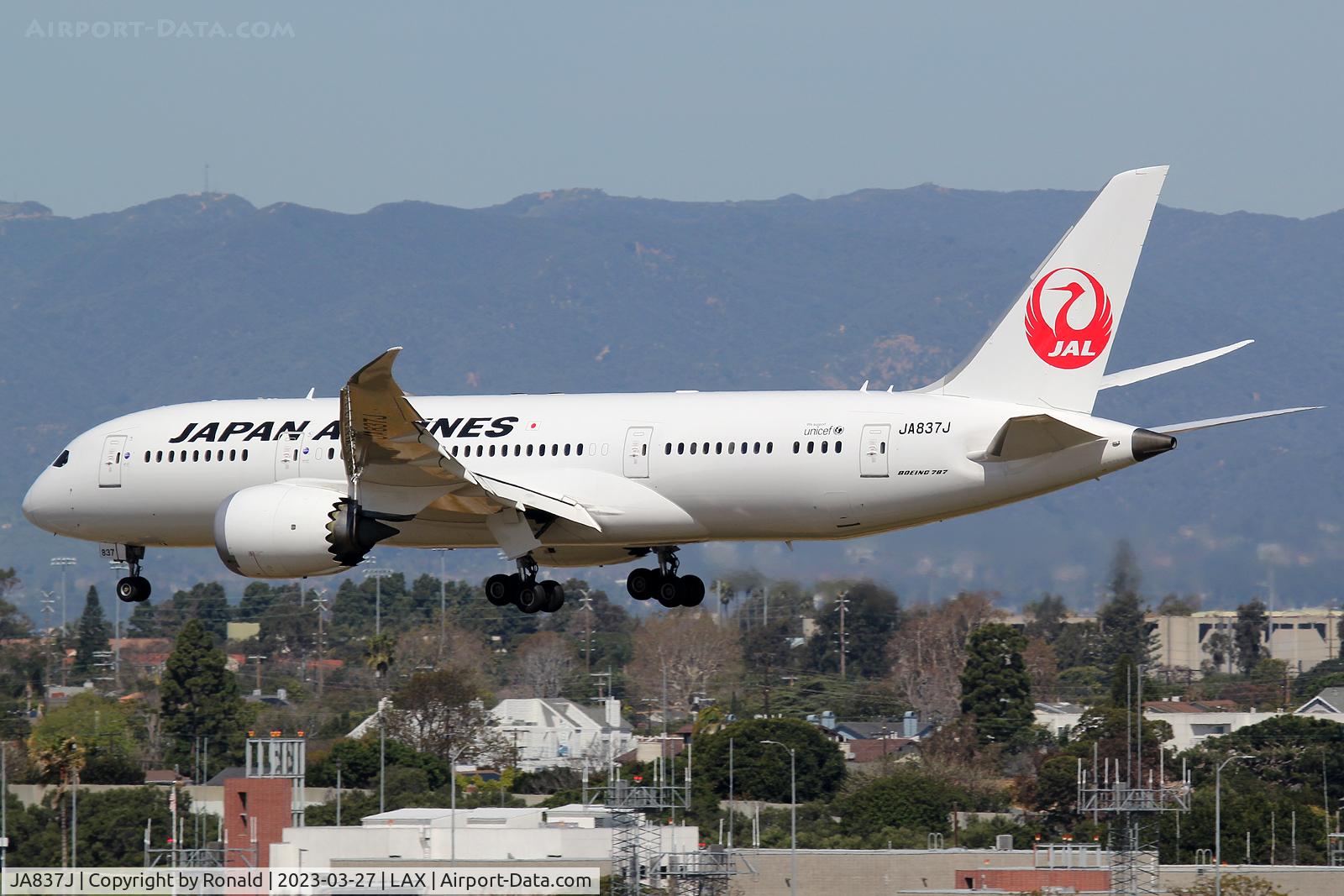 JA837J, 2014 Boeing 787-8 Dreamliner Dreamliner C/N 34860, at lax