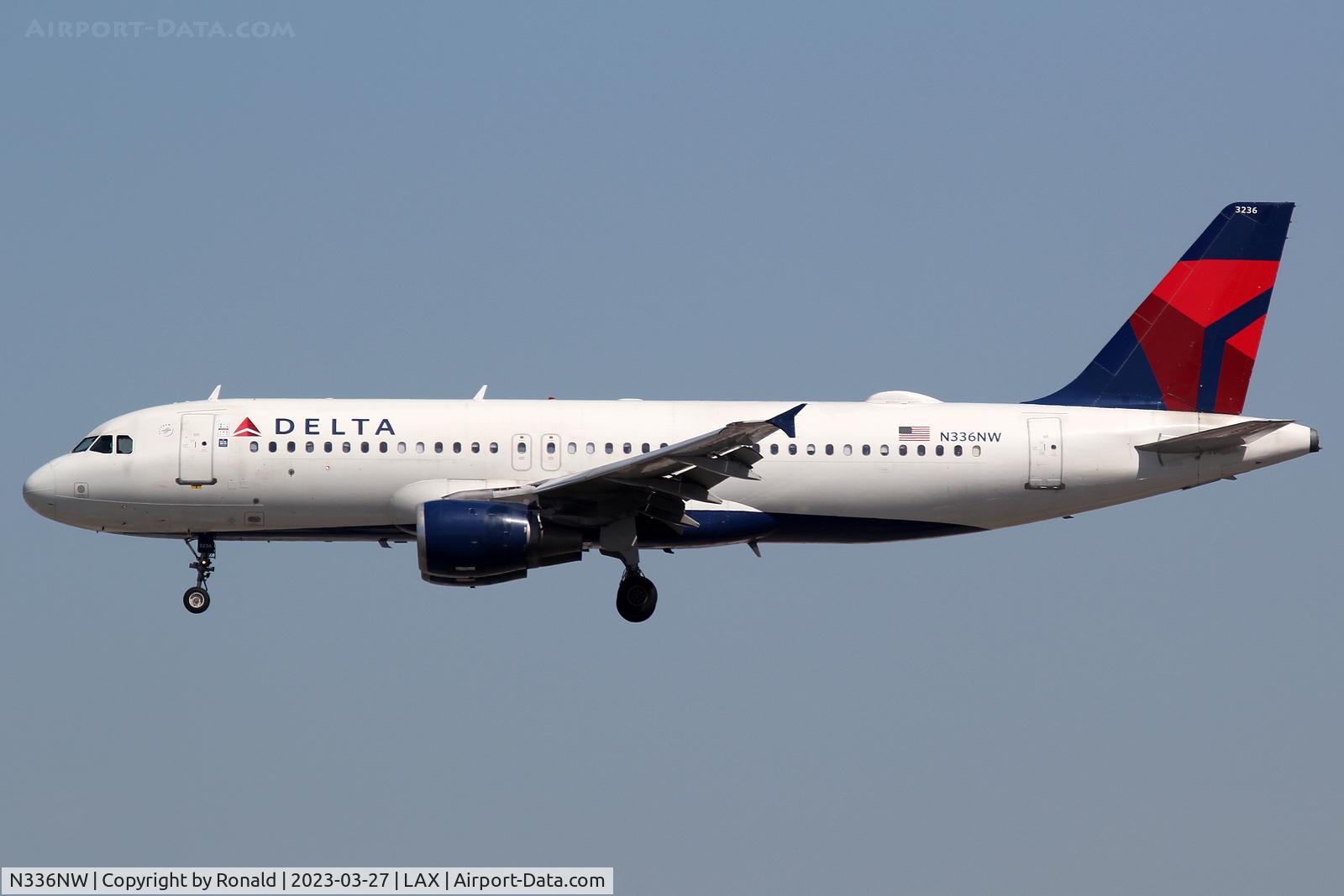 N336NW, 1992 Airbus A320-212 C/N 355, at lax