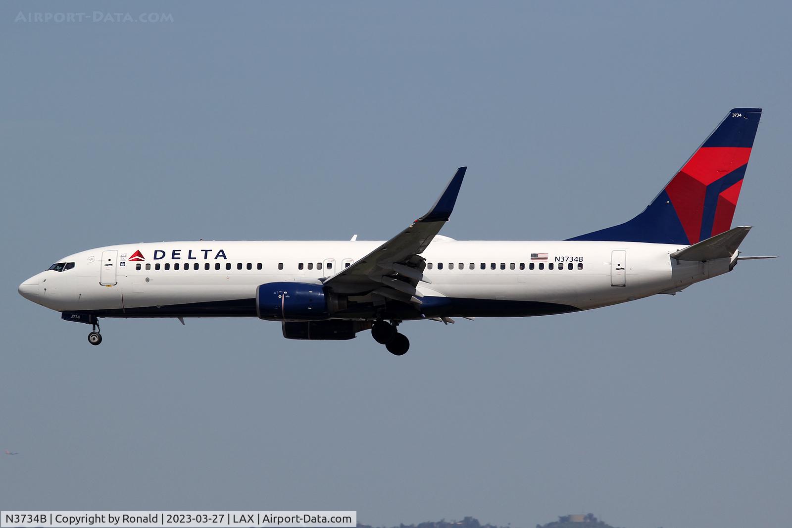 N3734B, 2000 Boeing 737-832 C/N 30776, at lax