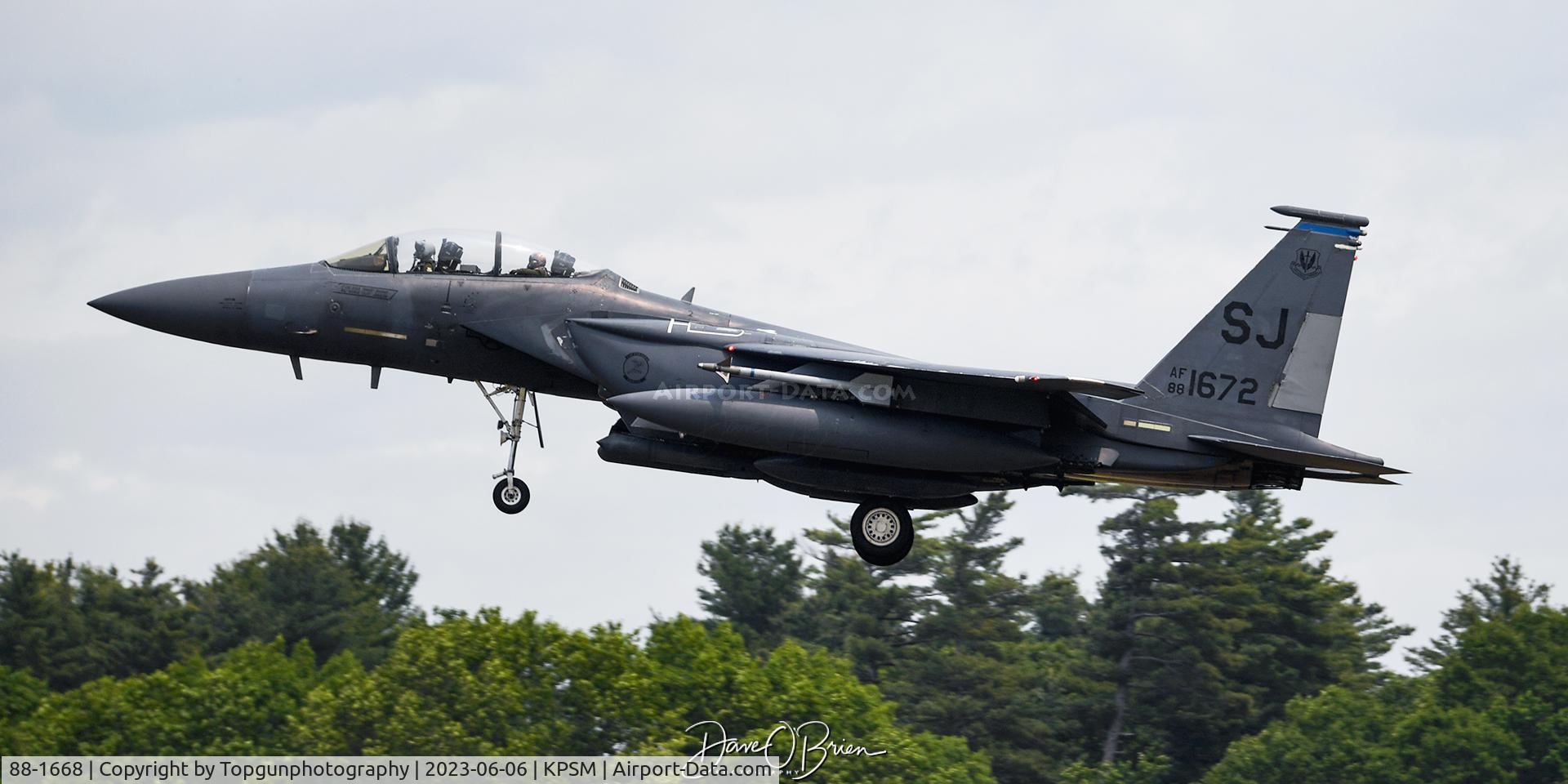 88-1668, 1988 McDonnell Douglas F-15E Strike Eagle C/N 1077/E052, SIEGE13 on final