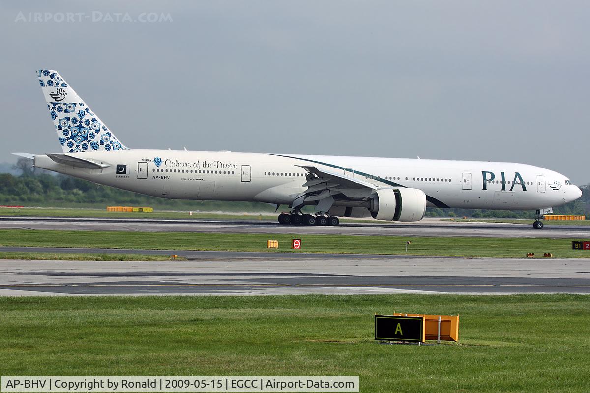 AP-BHV, 2006 Boeing 777-340/ER C/N 33778, at man