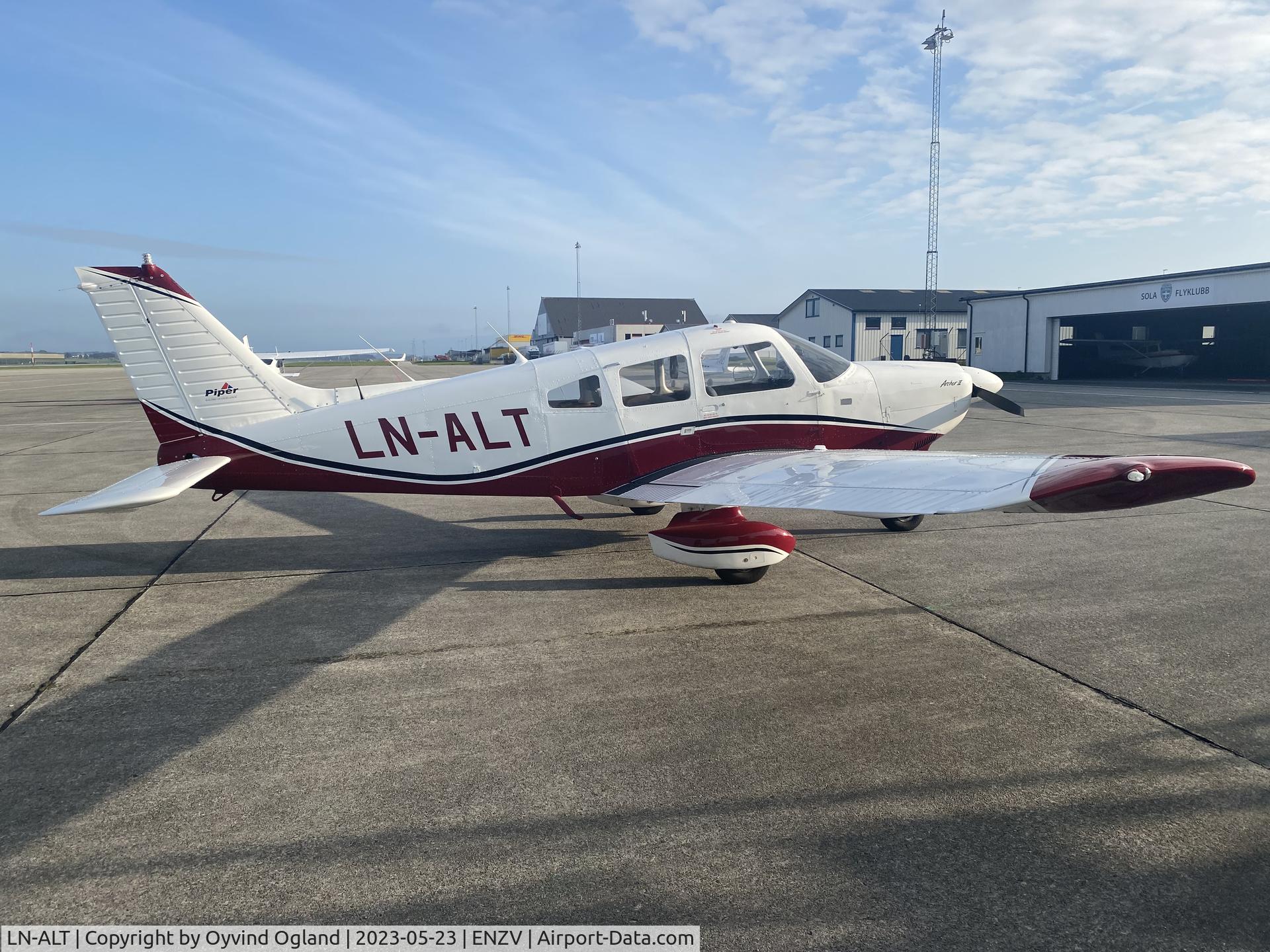 LN-ALT, 1979 Piper PA-28-181 Archer II C/N 28-7990435, LN-ALT