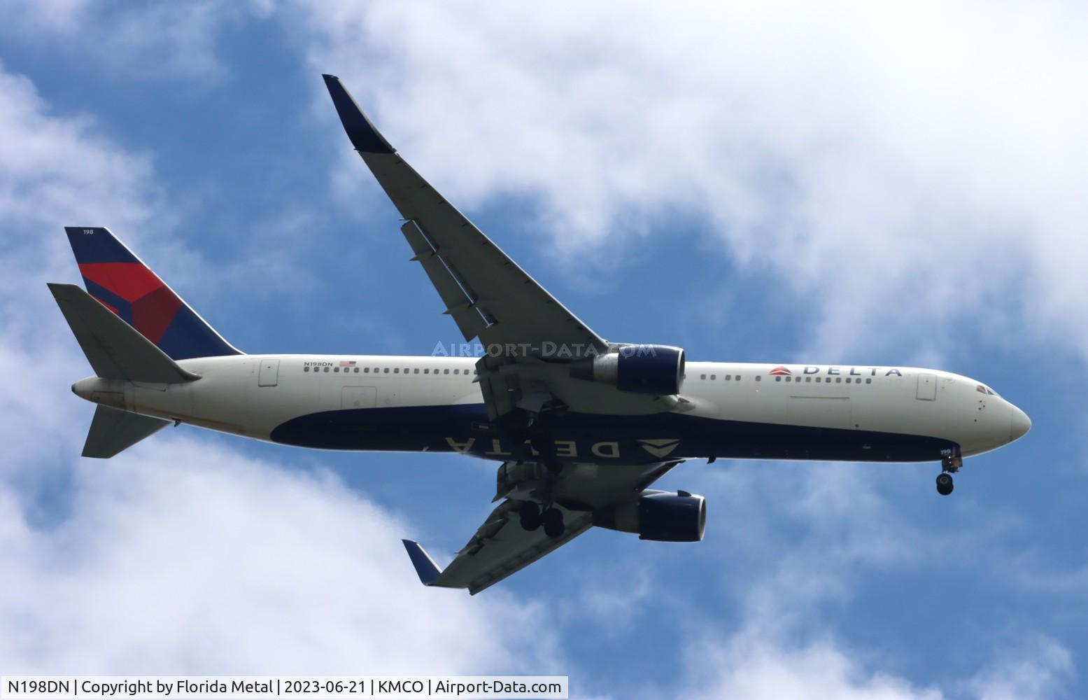 N198DN, 1998 Boeing 767-332 C/N 28455, DAL 763 zx