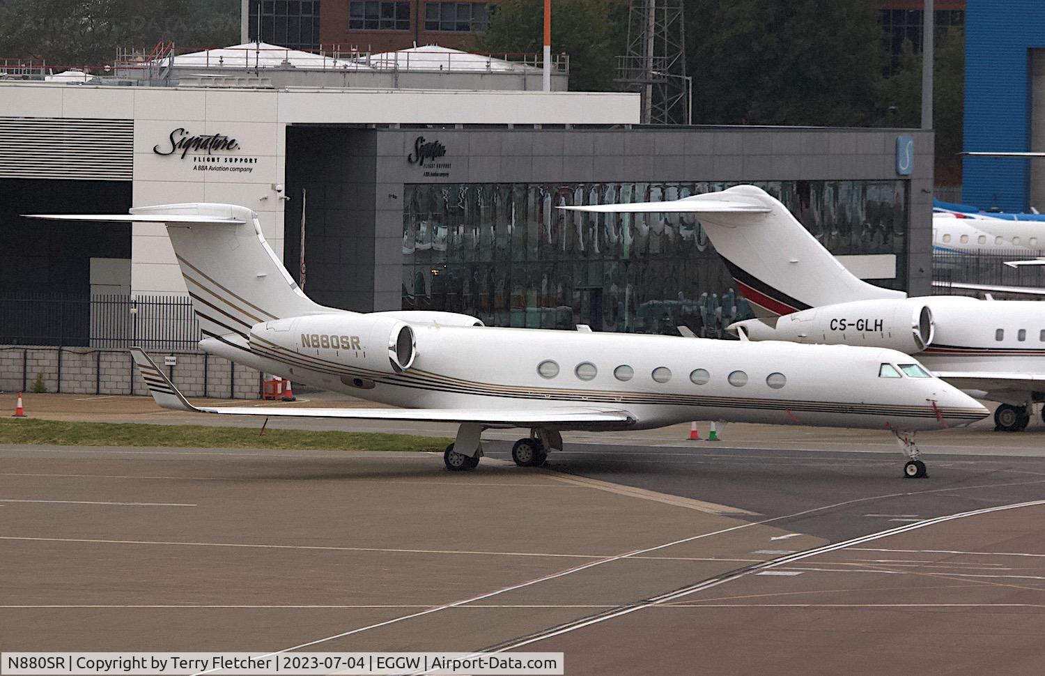 N880SR, 2013 Gulfstream Aerospace GV-SP (G550) C/N 5426, At Luton Airport
