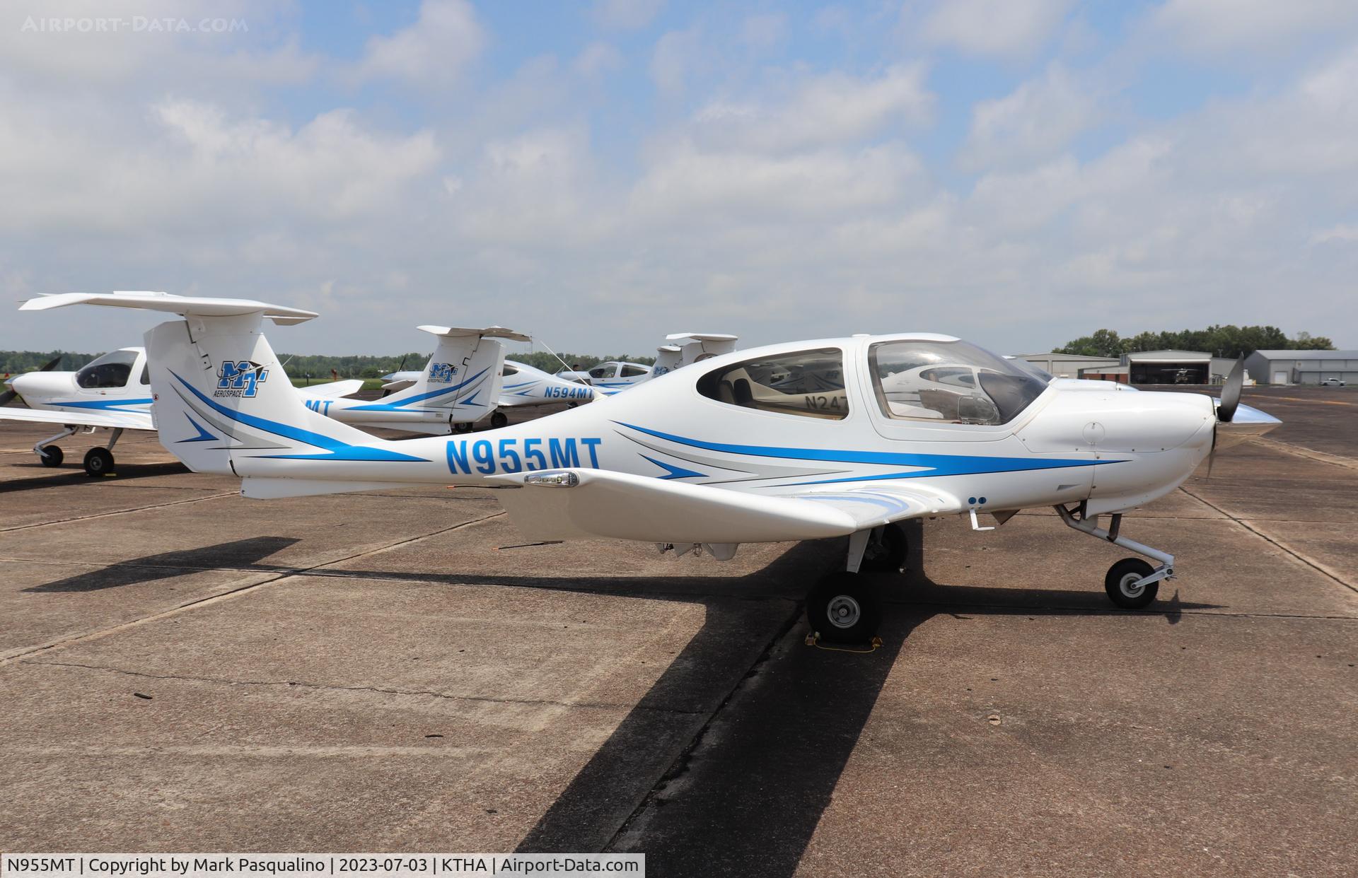 N955MT, 2022 Diamond DA-40 Diamond Star C/N 40.1236, Diamond DA 40