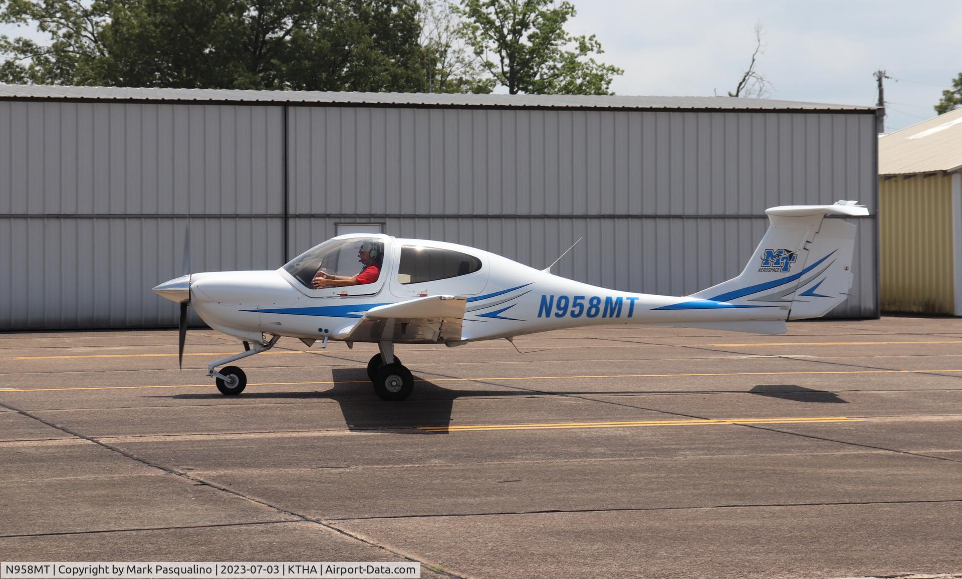 N958MT, 2023 Diamond DA 40 C/N 40.1240, Diamond DA 40