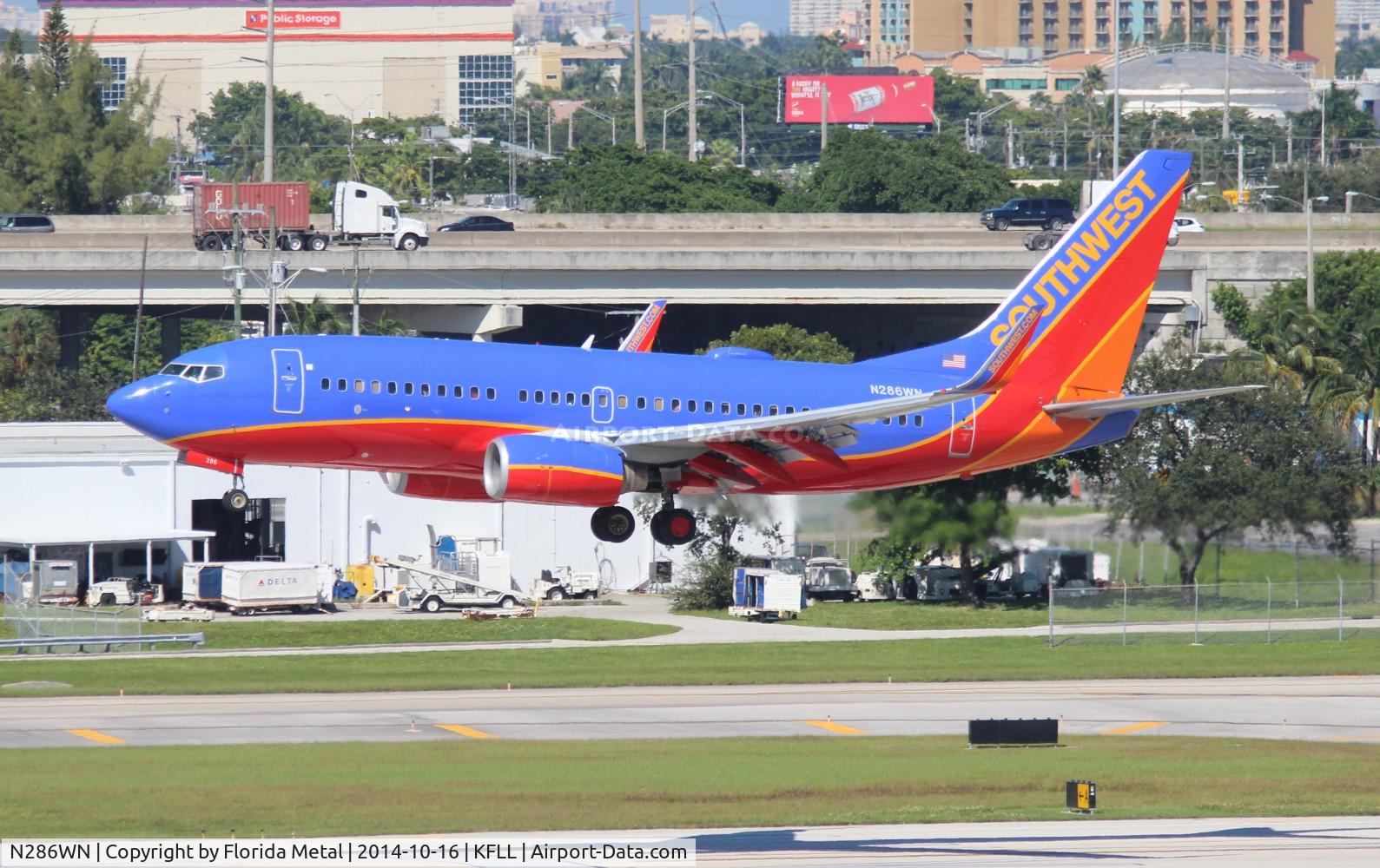 N286WN, 2004 Boeing 737-7H4 C/N 32471, SWA 737 canyon blue zx FLL 28R
