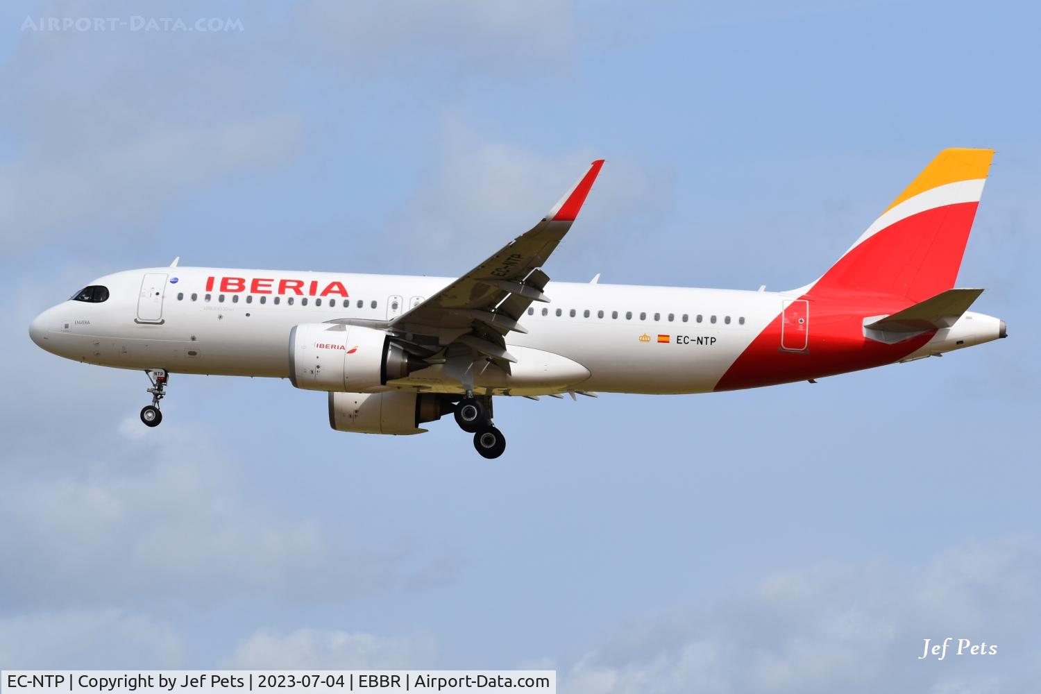 EC-NTP, 2022 Airbus A320-251N C/N 10830, On final at Brussels Airport.