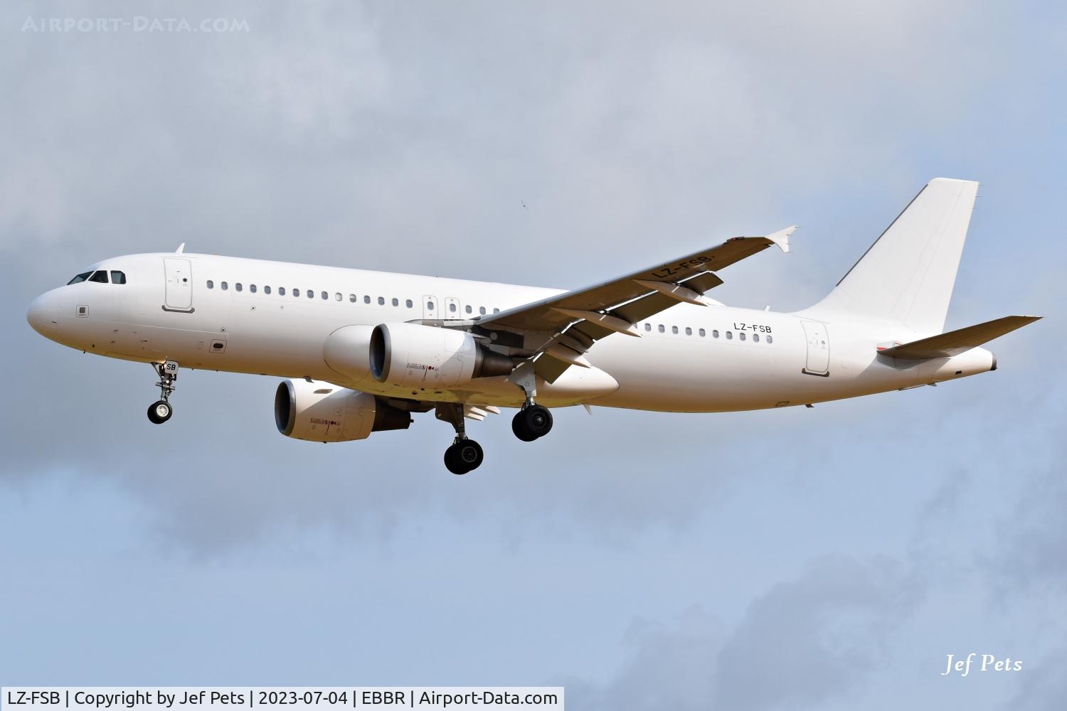 LZ-FSB, 2007 Airbus A320-214 C/N 3055, On final at Brussels Airport.