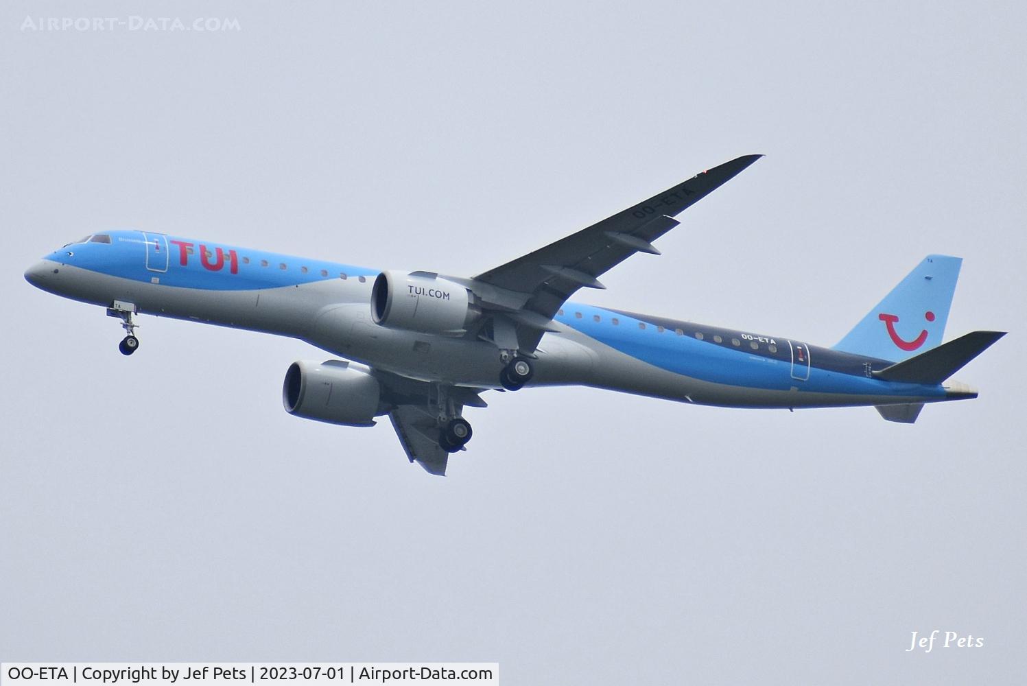 OO-ETA, 2020 Embraer E195-E2 (ERJ-190-400STD) C/N 19020042, On final to Antwerp Airport.