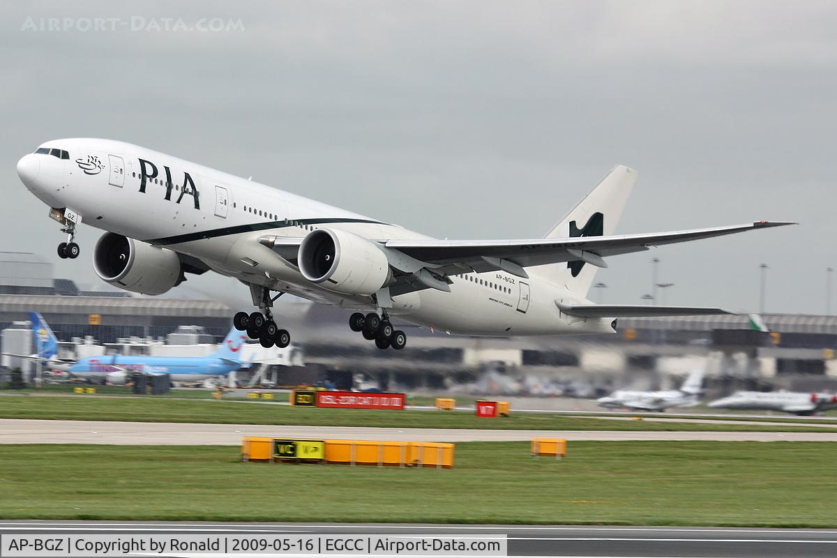 AP-BGZ, 2005 Boeing 777-240/LR C/N 33782, at man