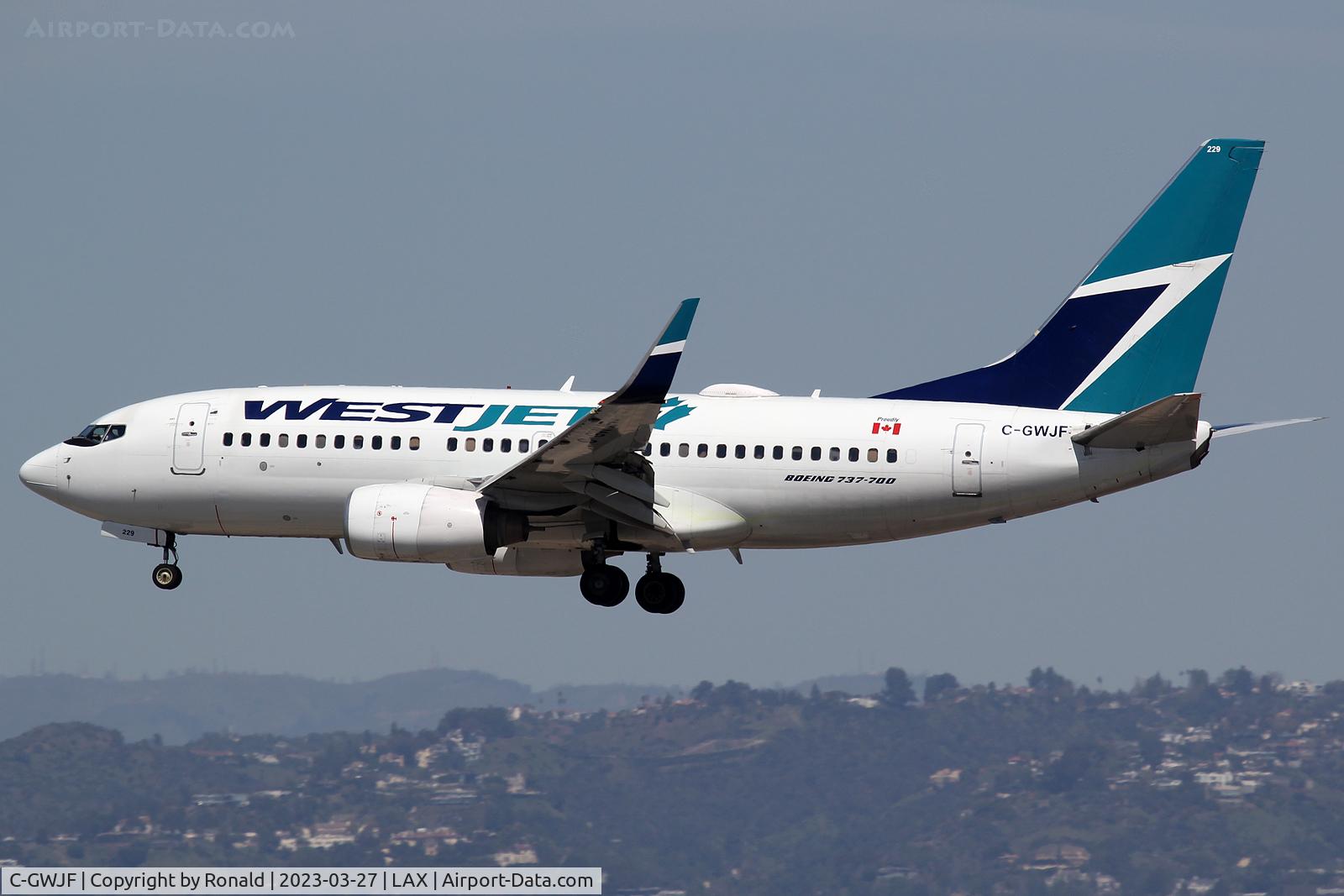 C-GWJF, 2004 Boeing 737-7CT C/N 32766, at lax