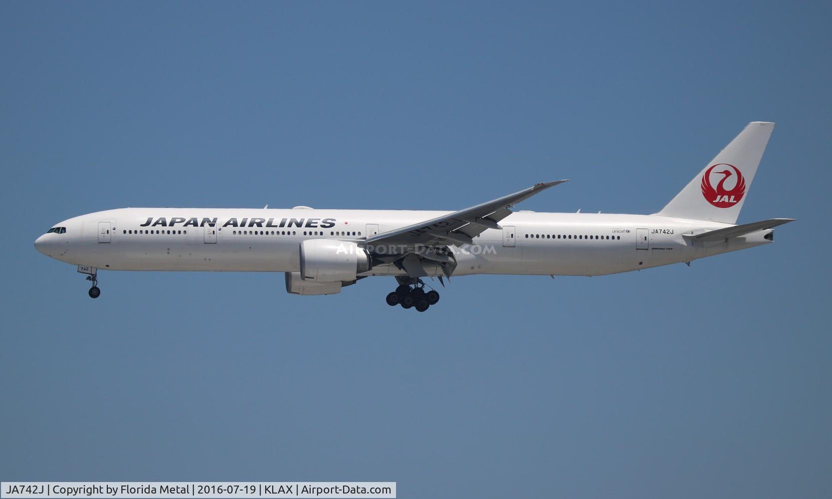 JA742J, 2009 Boeing 777-346/ER C/N 36129, JAL 773 zx north side from NRT