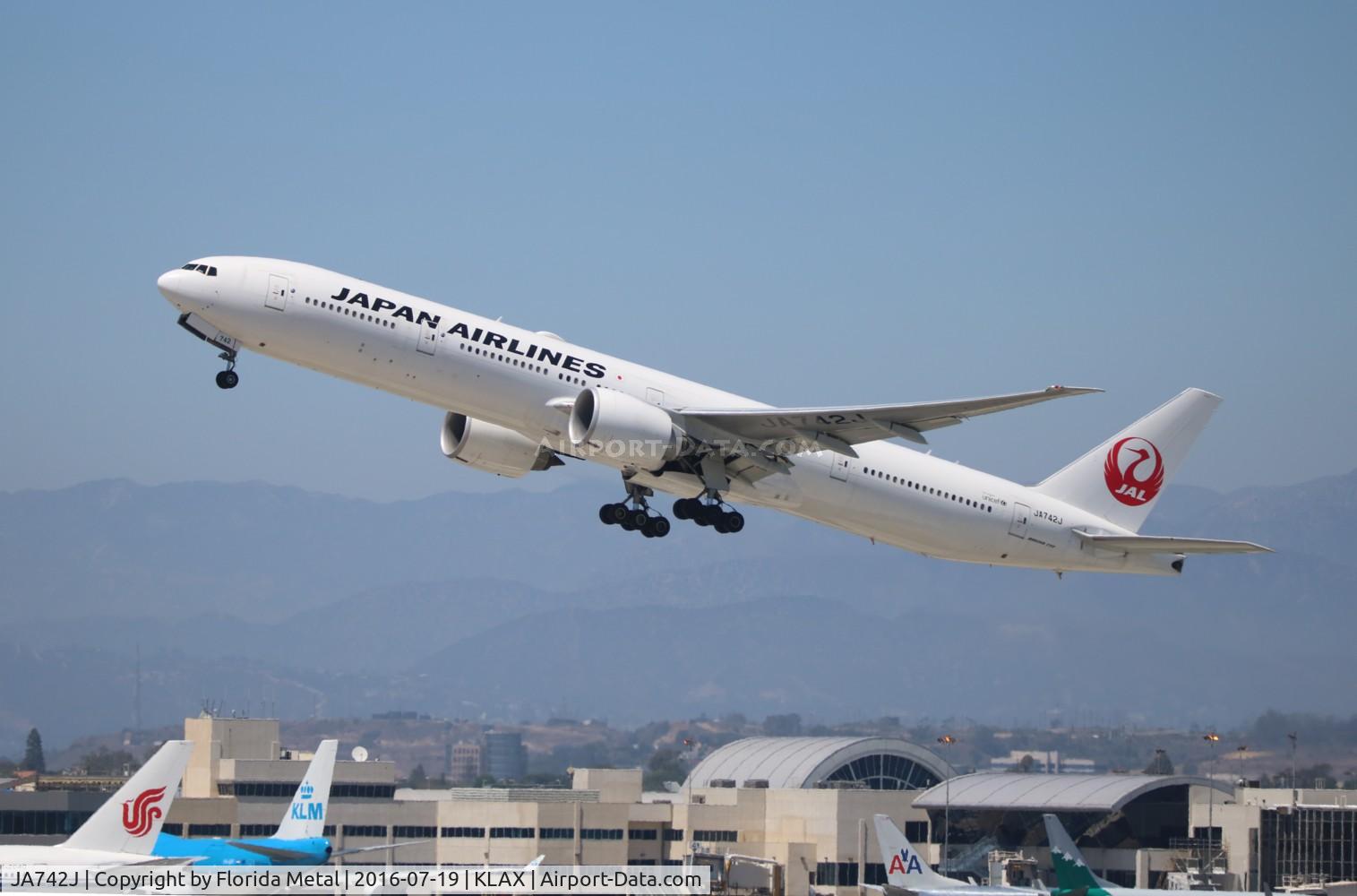JA742J, 2009 Boeing 777-346/ER C/N 36129, JAL 773 zx Imperial Hill outbound to NRT